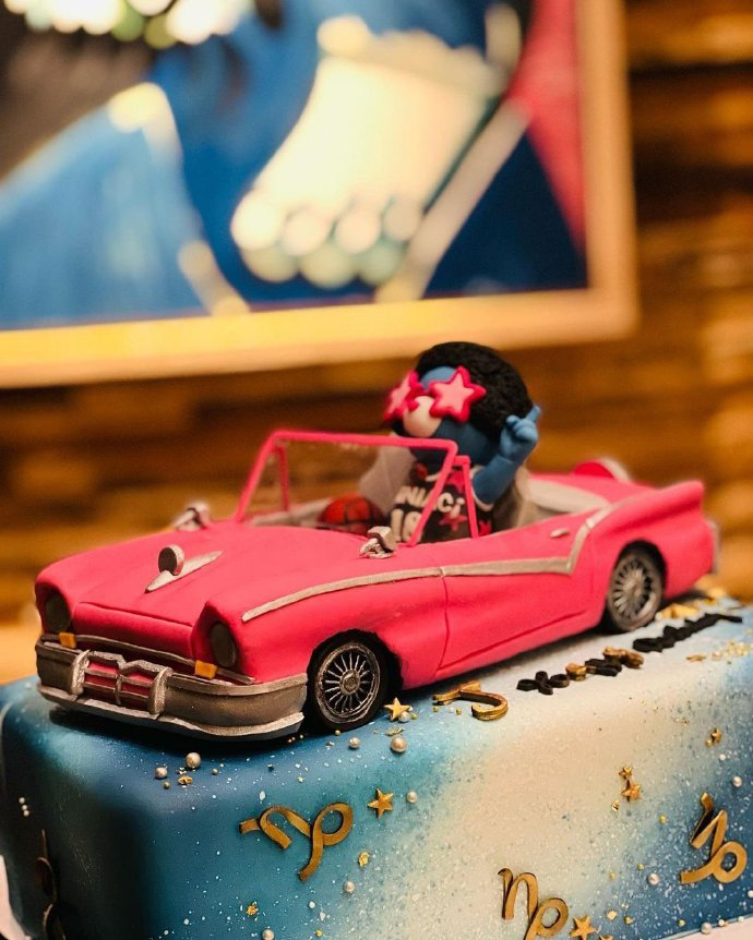 周董生日前夕晒露营照  粉丝催歌“别露了”