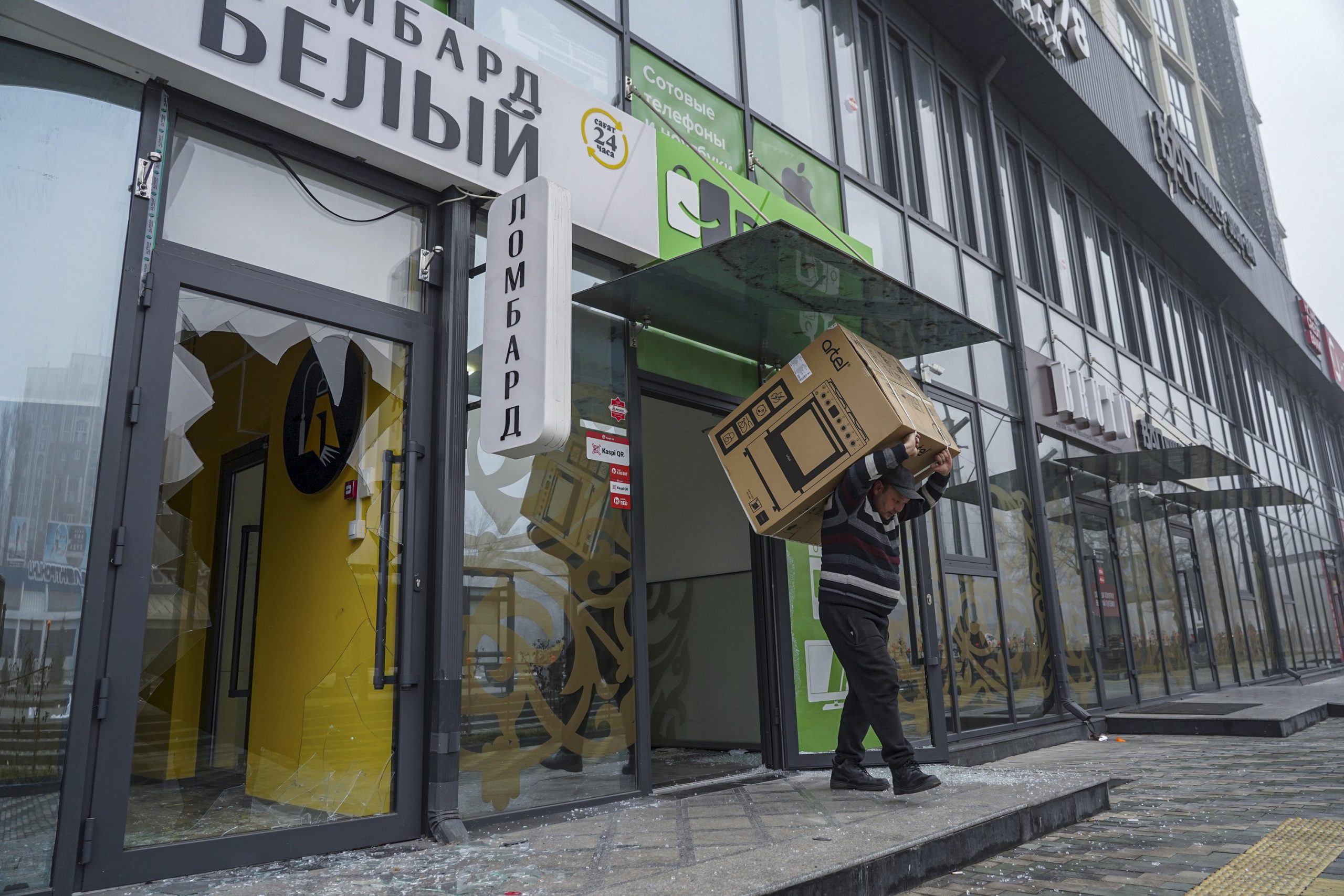 哈萨克枪响不断、有中国商店遭抢、无华人伤亡 迄今示威被捕人数逾5800人