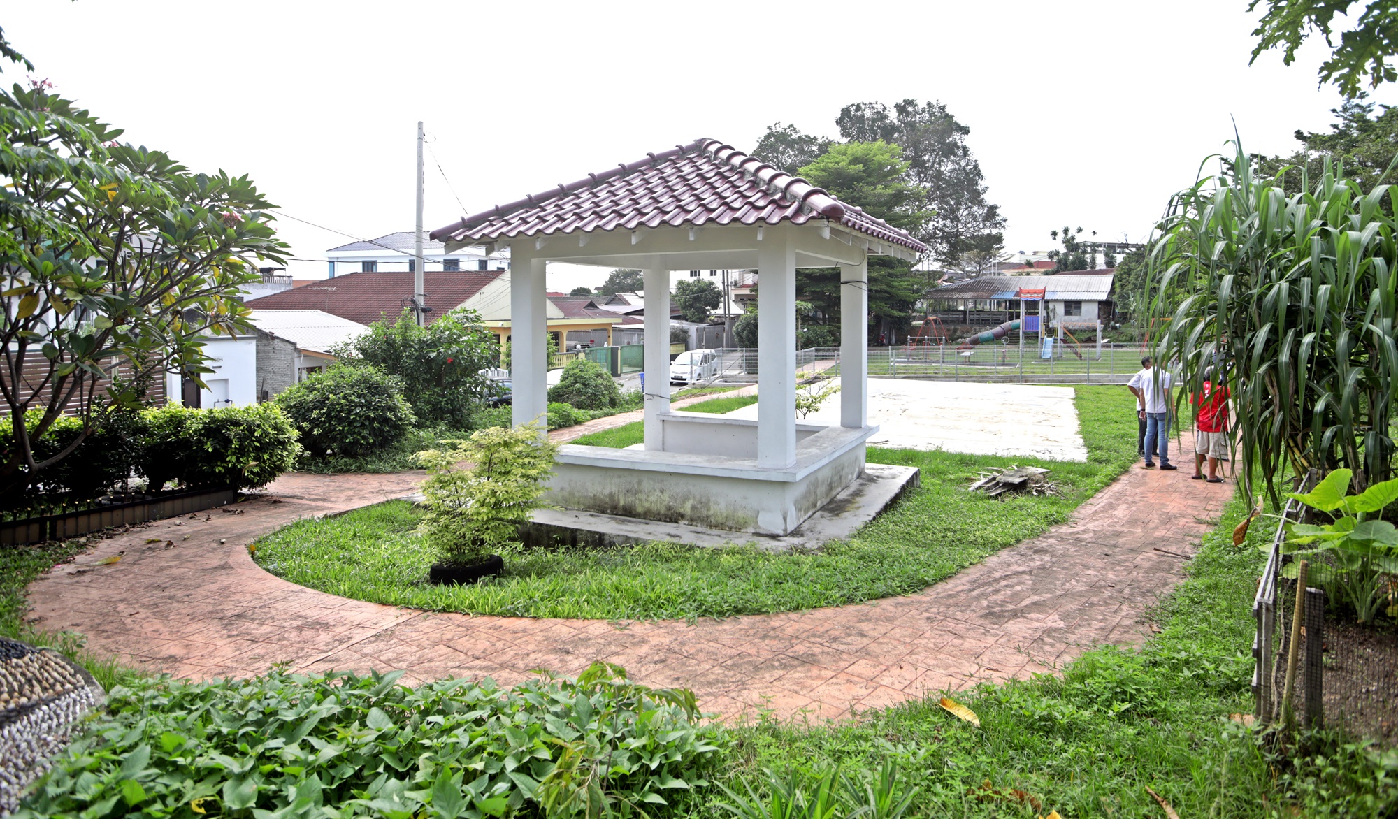 大都会 /欧阳捍华巡视沙登新村第四区小型蓄水池工程完工 / 4图