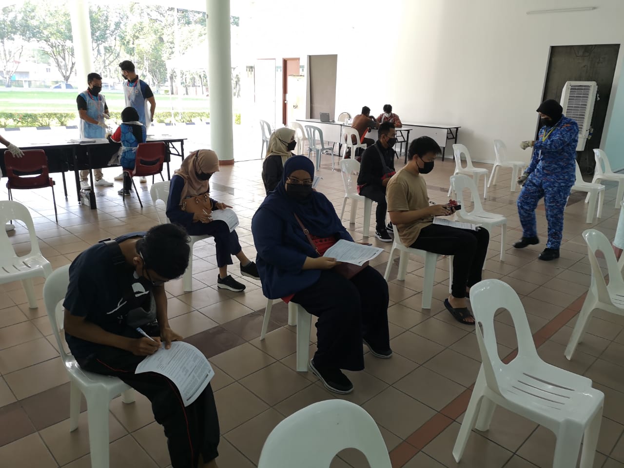 大都会/封面/巴生大型接种中心今日起运作，日均为2000人接种！