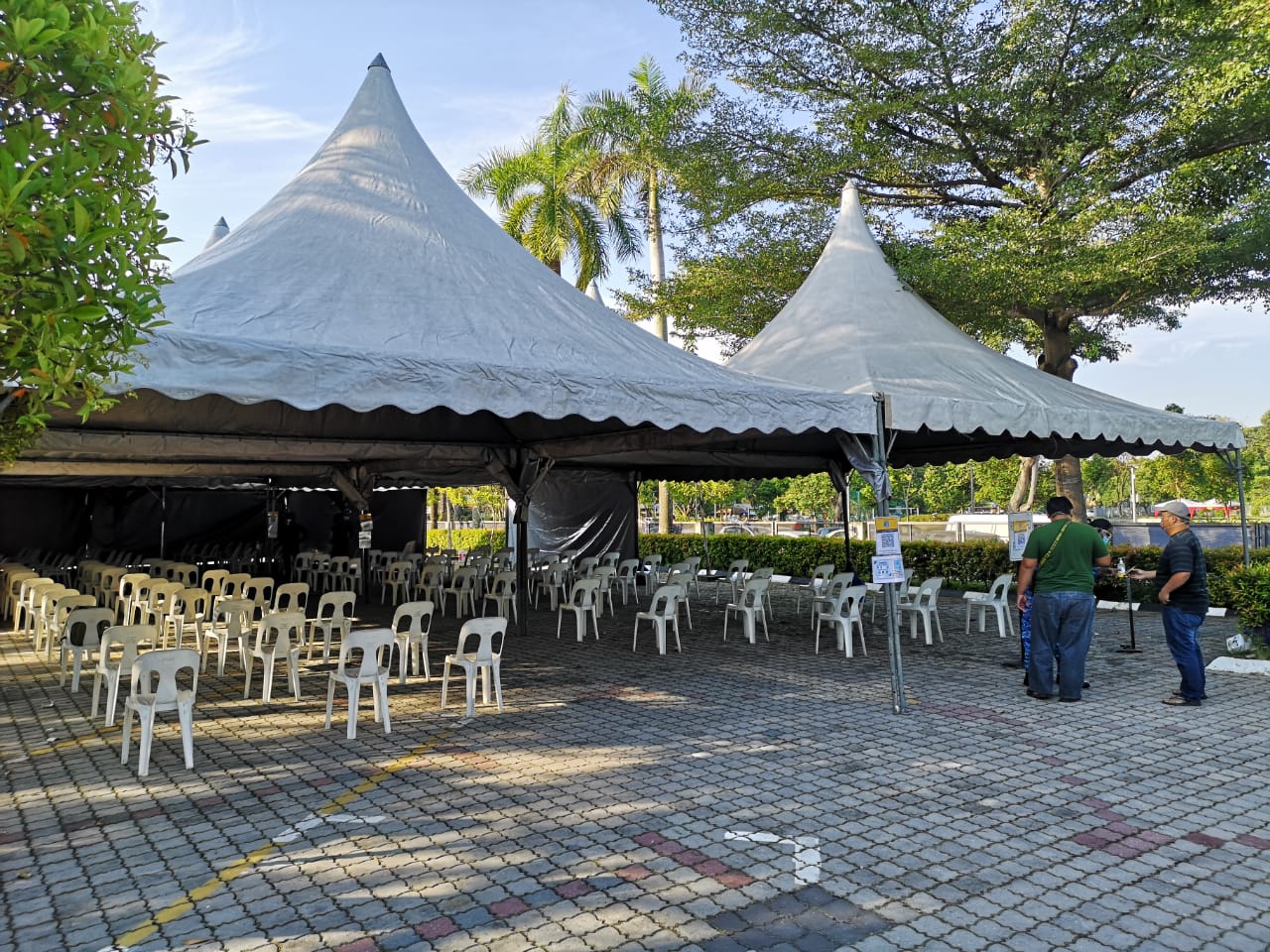 大都会/封面/巴生大型接种中心今日起运作，日均为2000人接种！