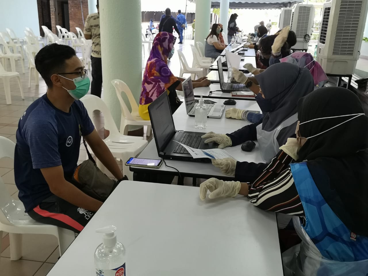 大都会/封面/巴生大型接种中心今日起运作，日均为2000人接种！