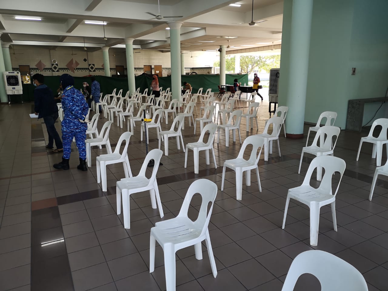 大都会/封面/巴生大型接种中心今日起运作，日均为2000人接种！