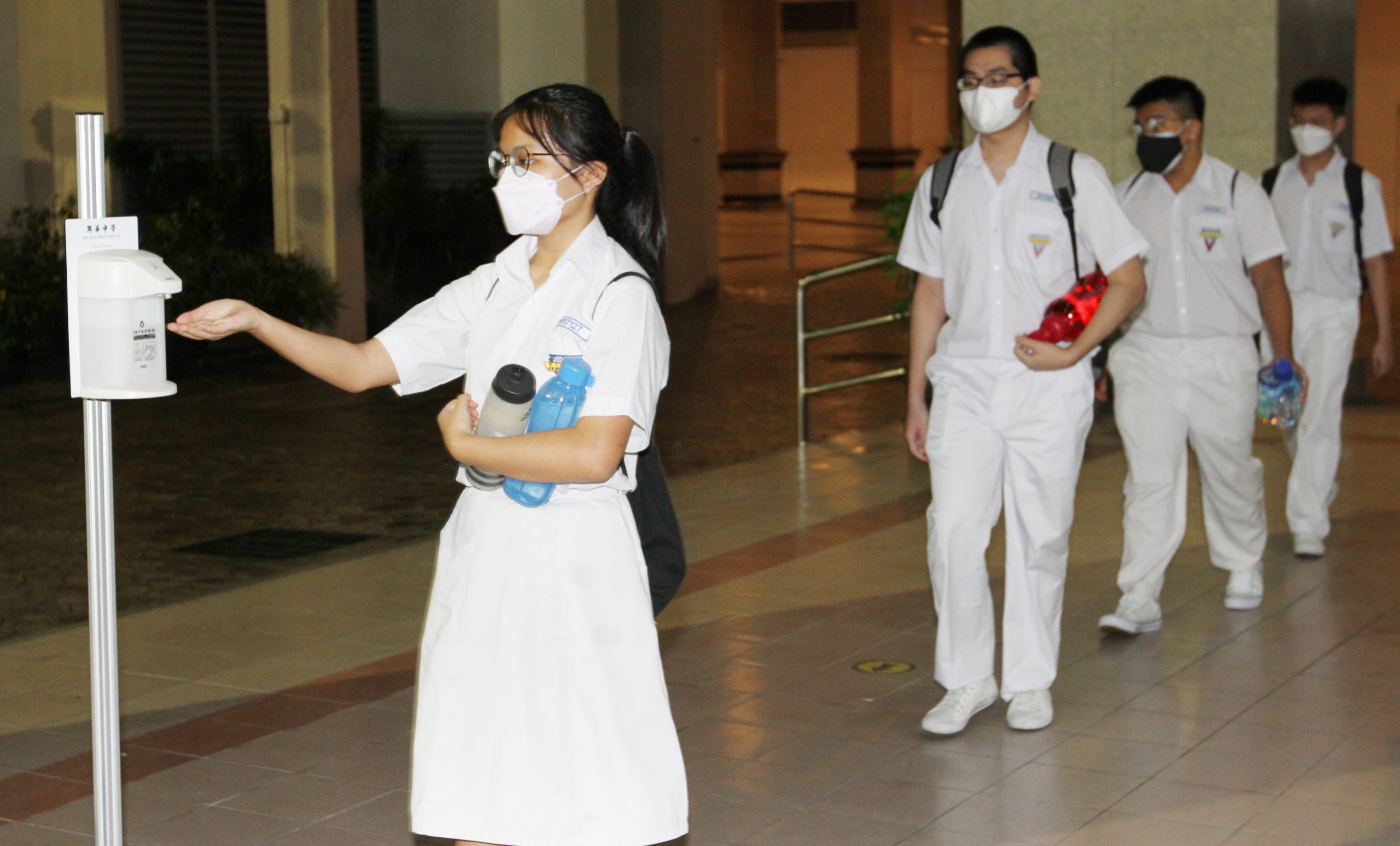 大都会封面/吉隆坡华小、巴生中学开课/13图+8图