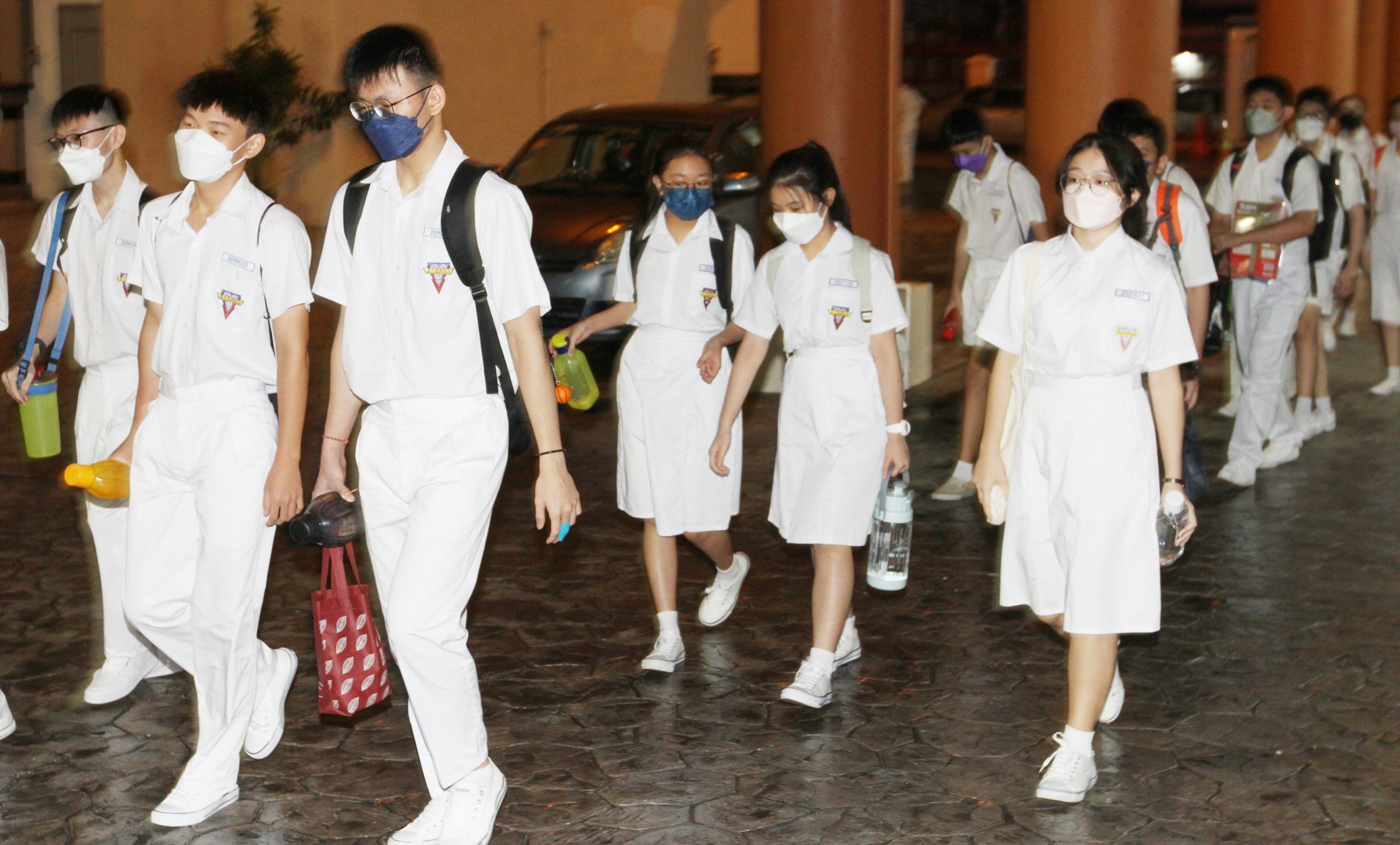 大都会封面/吉隆坡华小、巴生中学开课/13图+8图