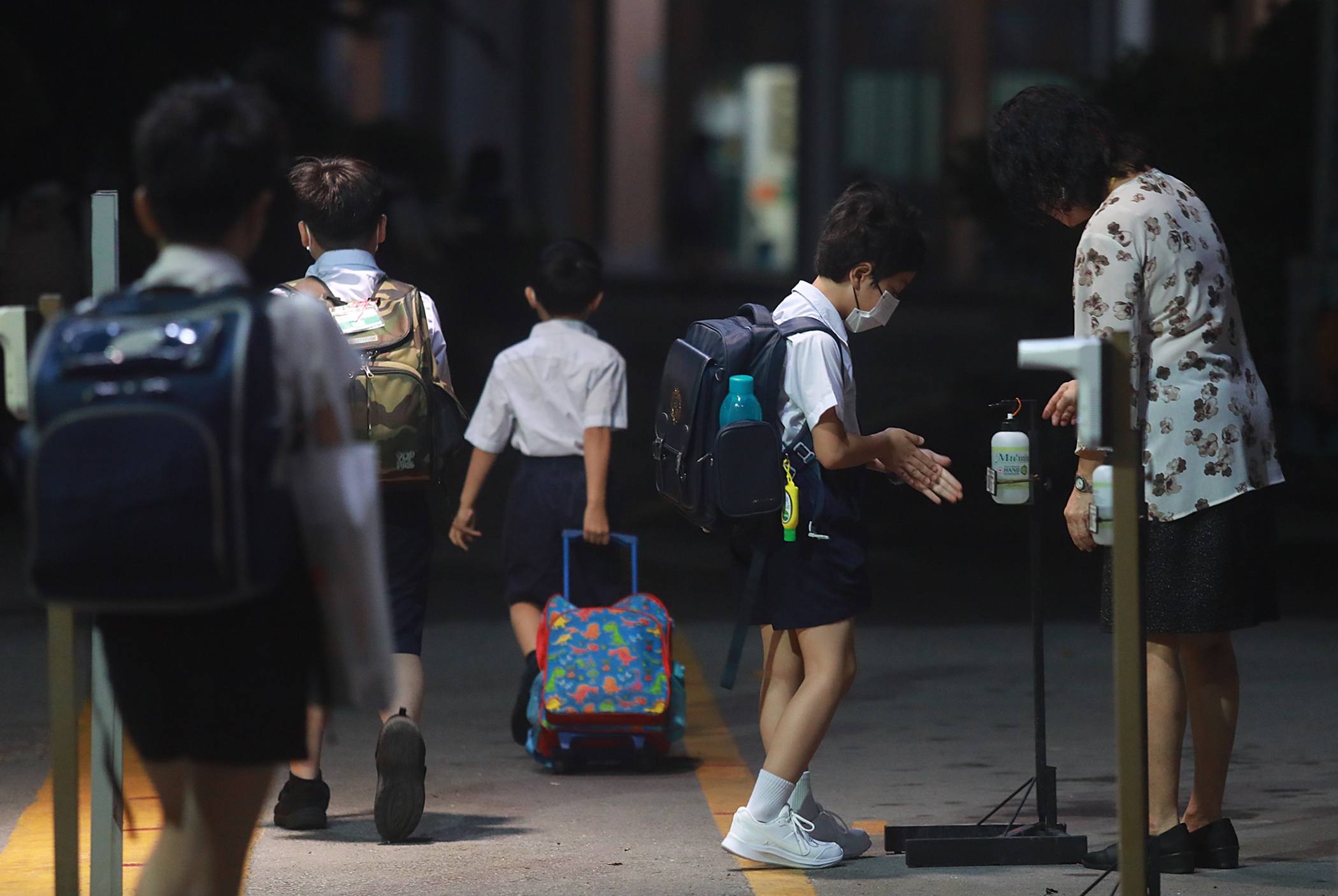 大都会封面/吉隆坡华小、巴生中学开课/13图+8图