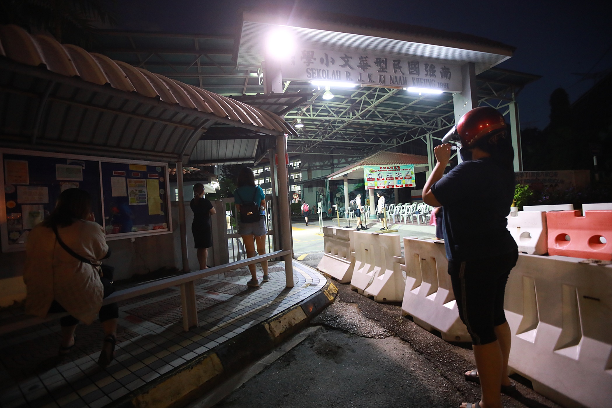 大都会封面/吉隆坡华小、巴生中学开课/13图+8图