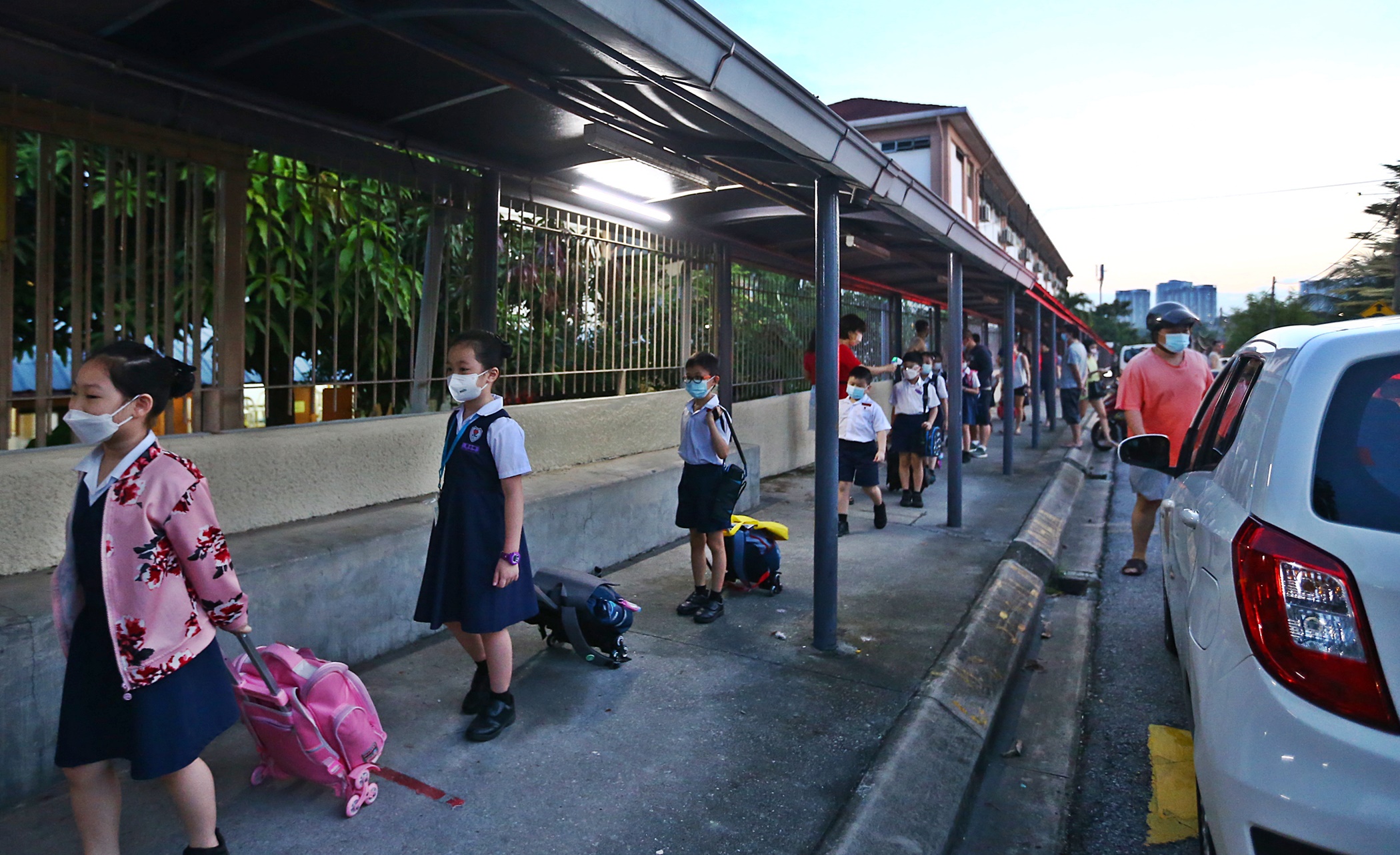 大都会封面/吉隆坡华小、巴生中学开课/13图+8图