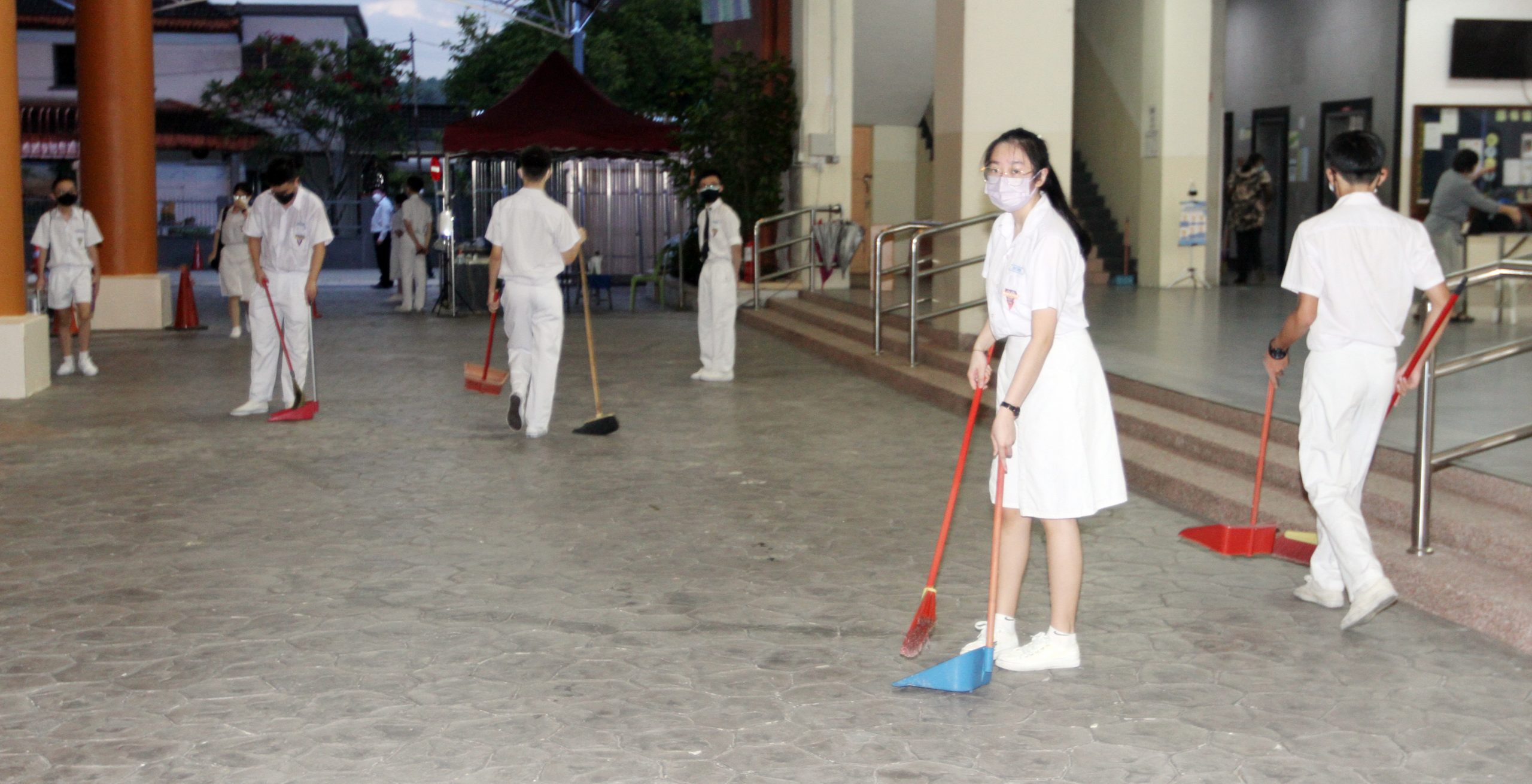 大都会封面/吉隆坡华小、巴生中学开课/13图+8图