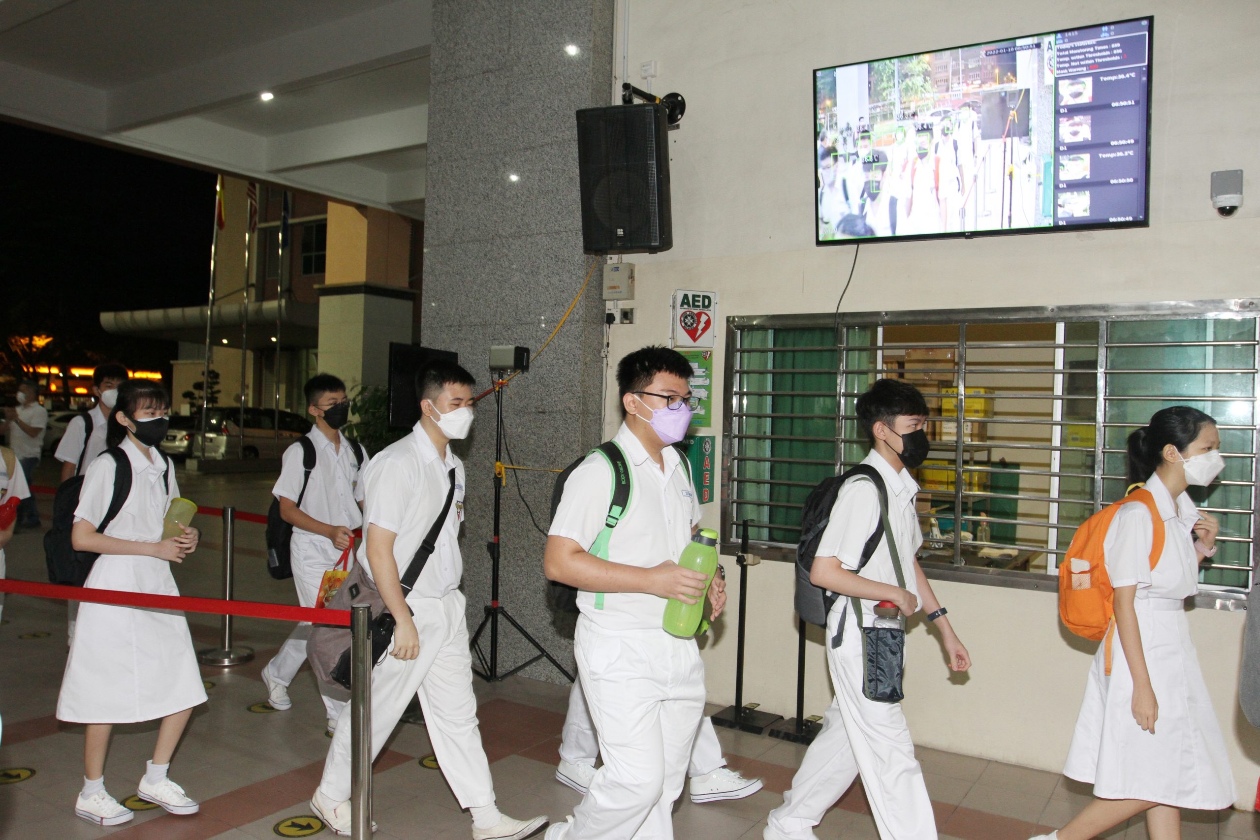 大都会封面/吉隆坡华小、巴生中学开课/13图+8图