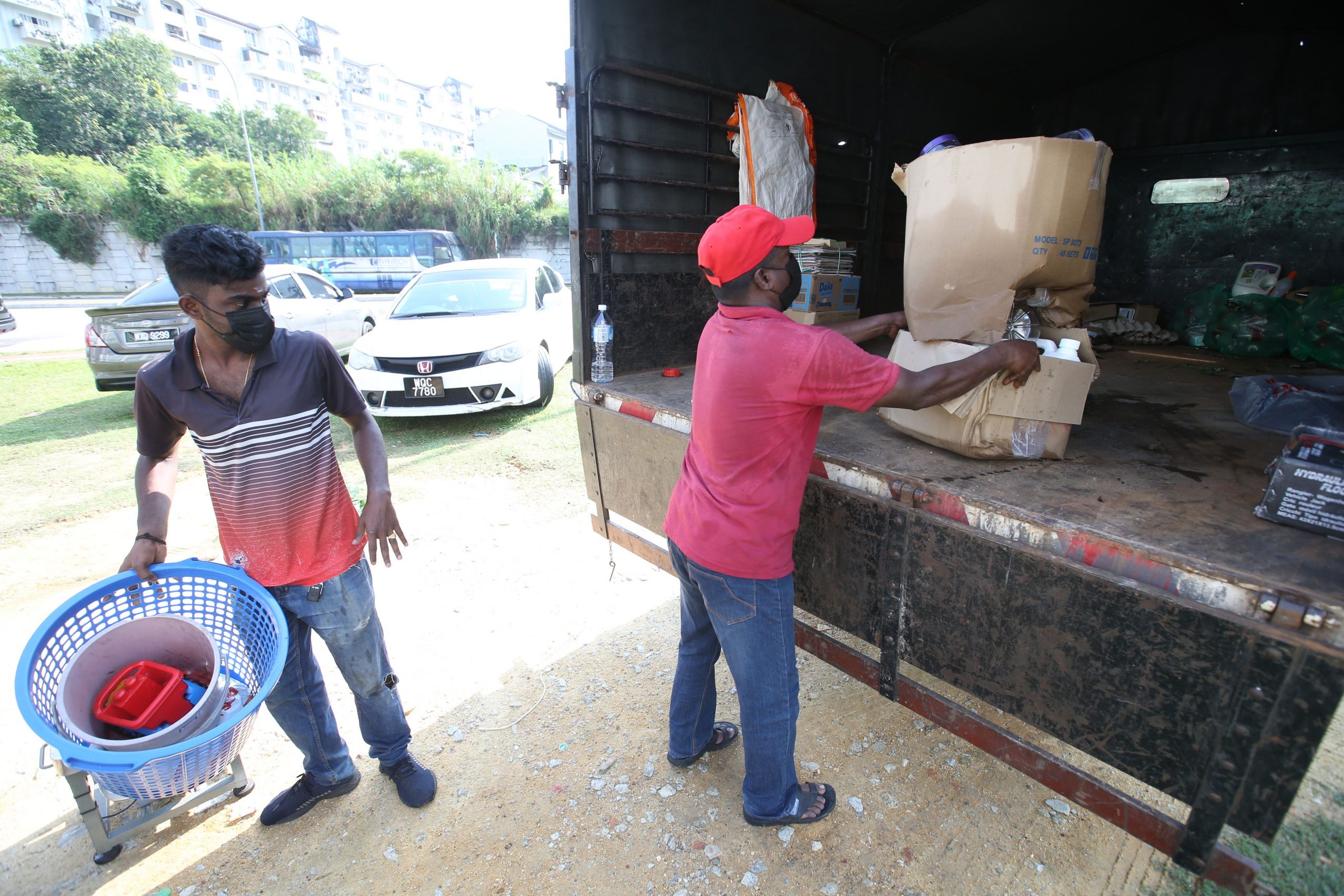 大都会/早报头／拉吉夫：垃圾换现金活动／3图