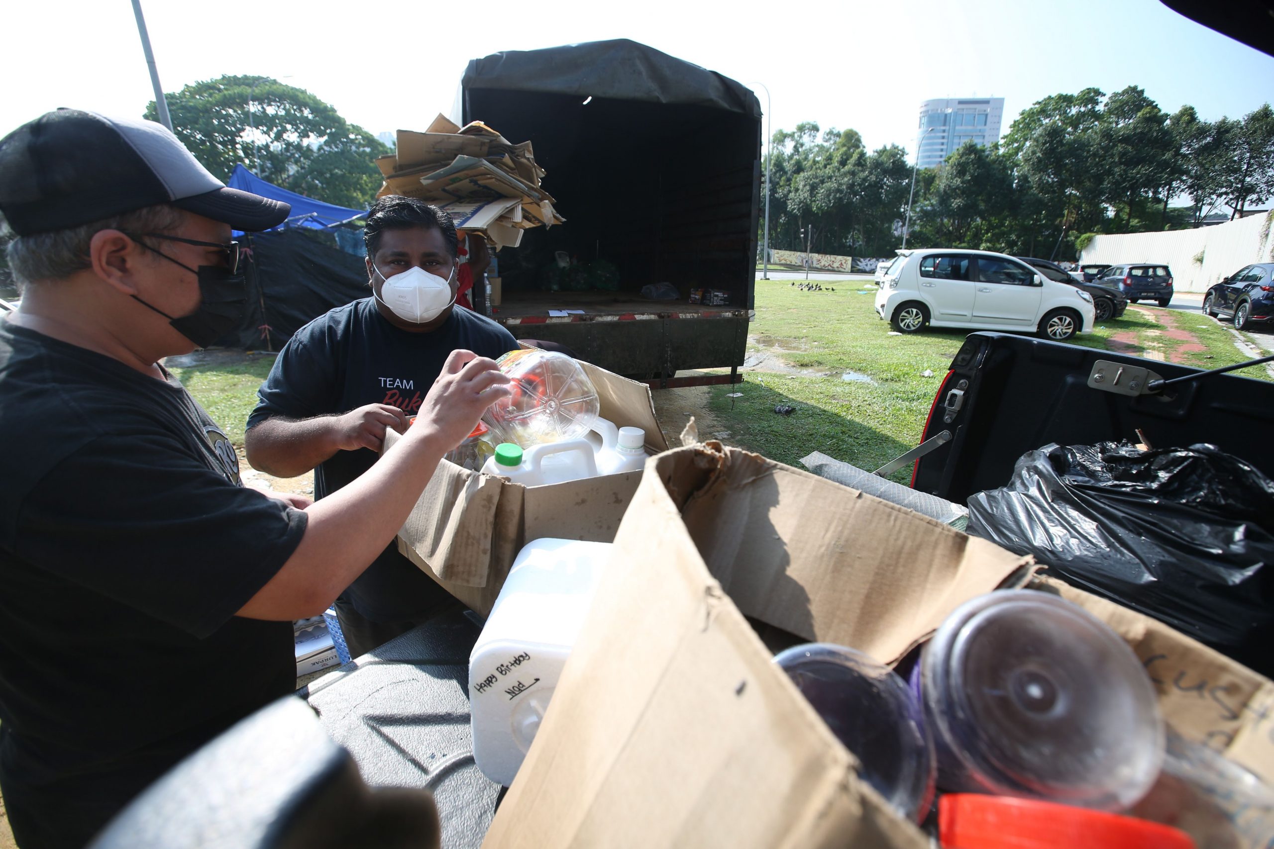 大都会/早报头／拉吉夫：垃圾换现金活动／3图