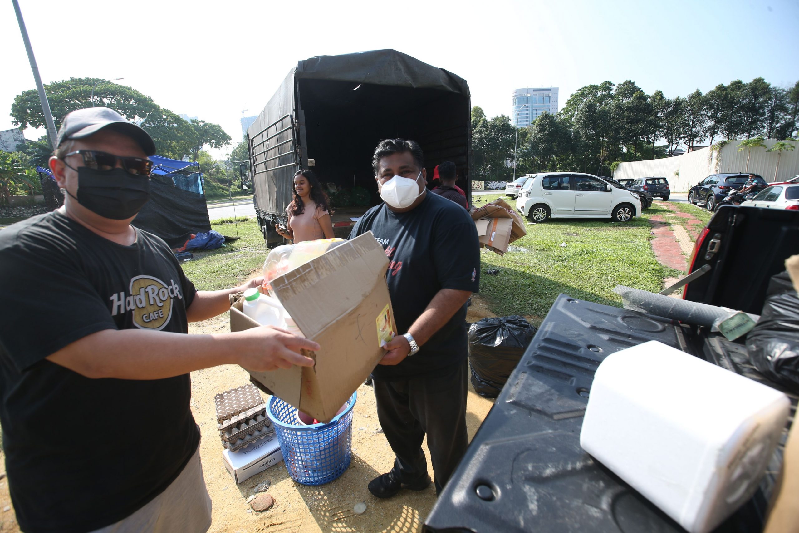 大都会/早报头／拉吉夫：垃圾换现金活动／3图