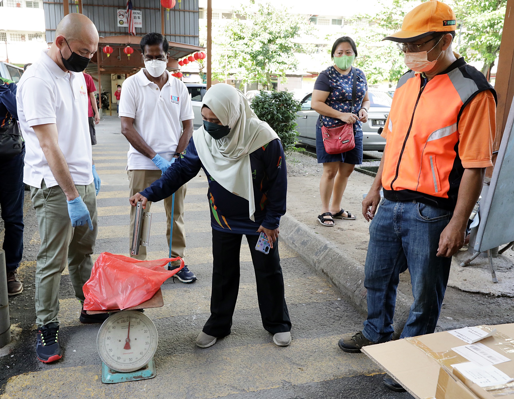 大都会/林立迎举办拾垃圾活动