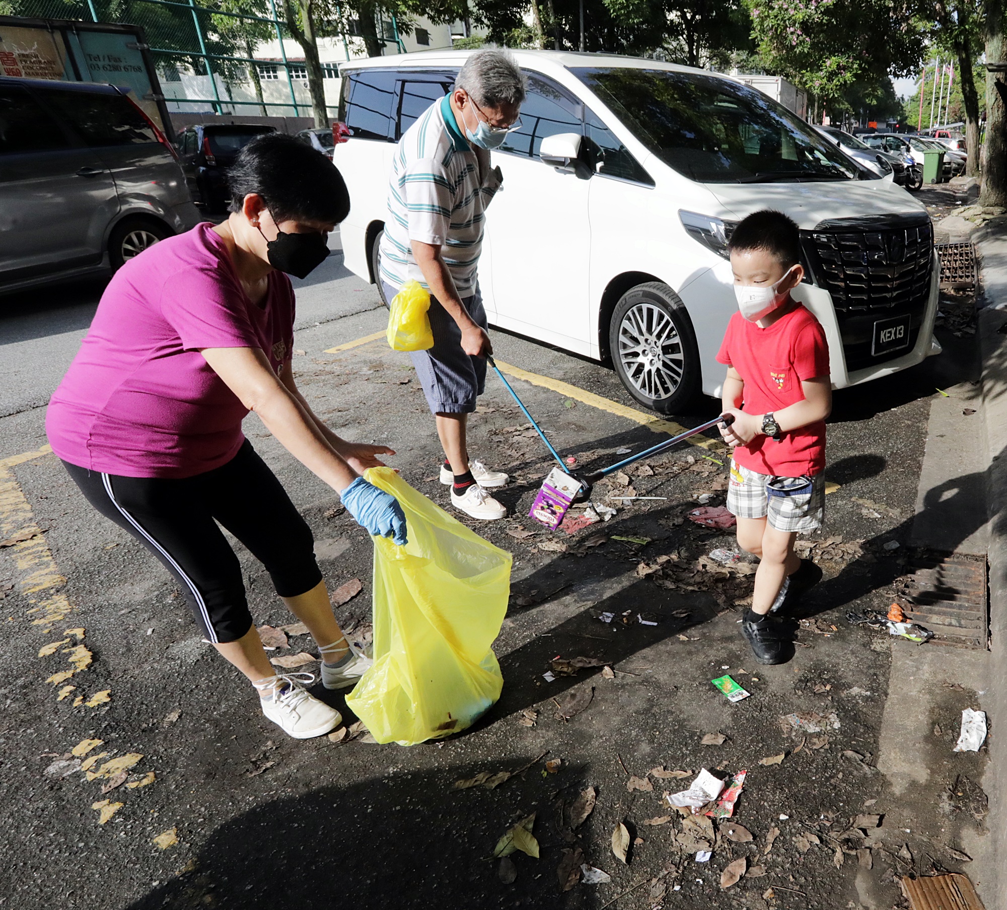 大都会/林立迎举办拾垃圾活动