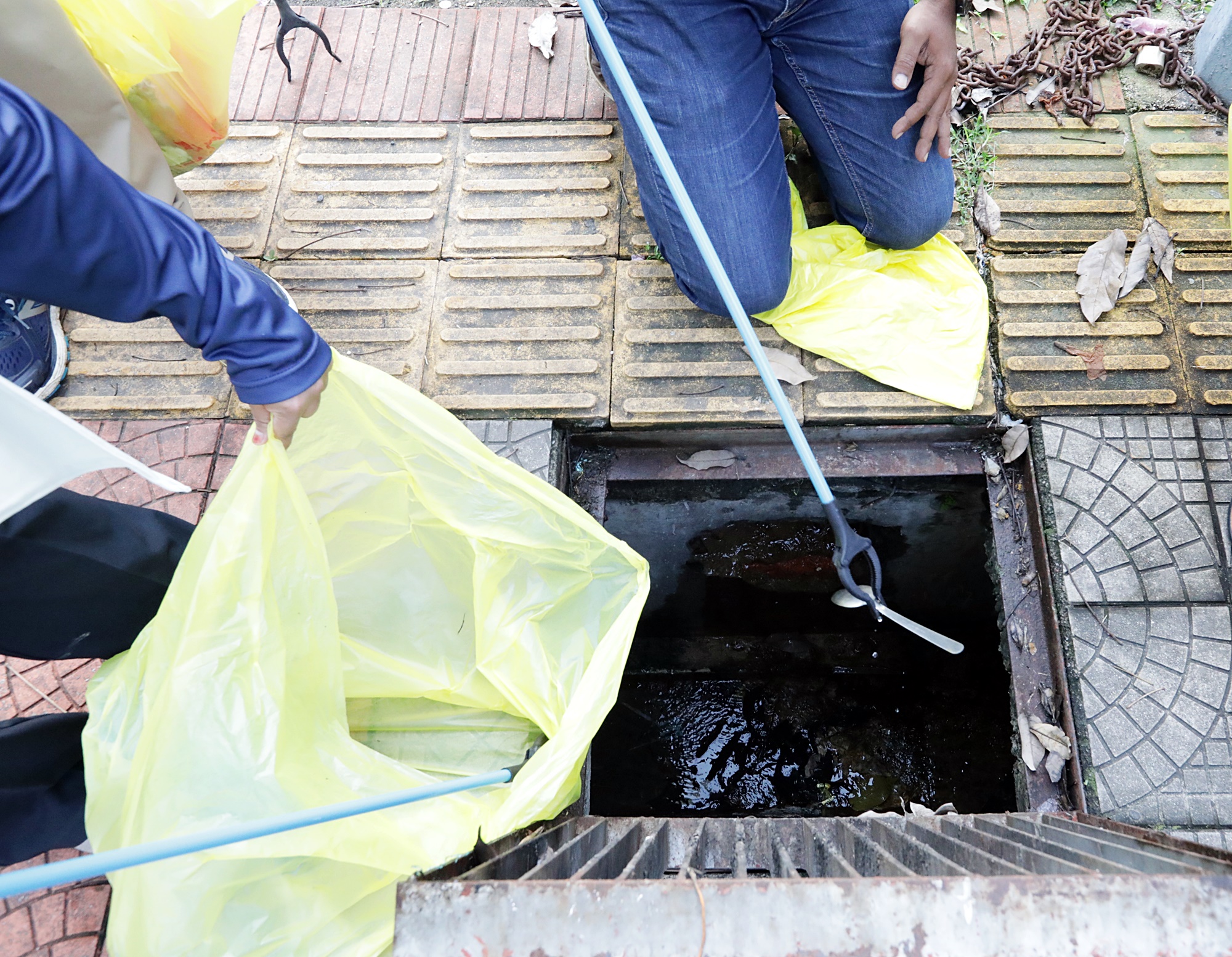 大都会/林立迎举办拾垃圾活动