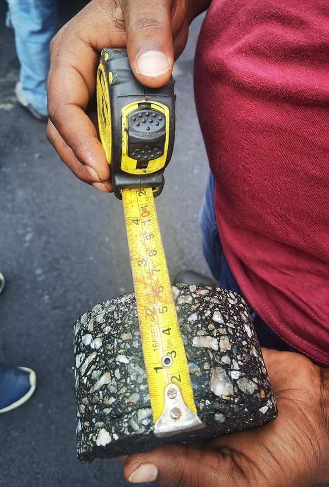 大都会/重铺道路后测厚度 确保达标