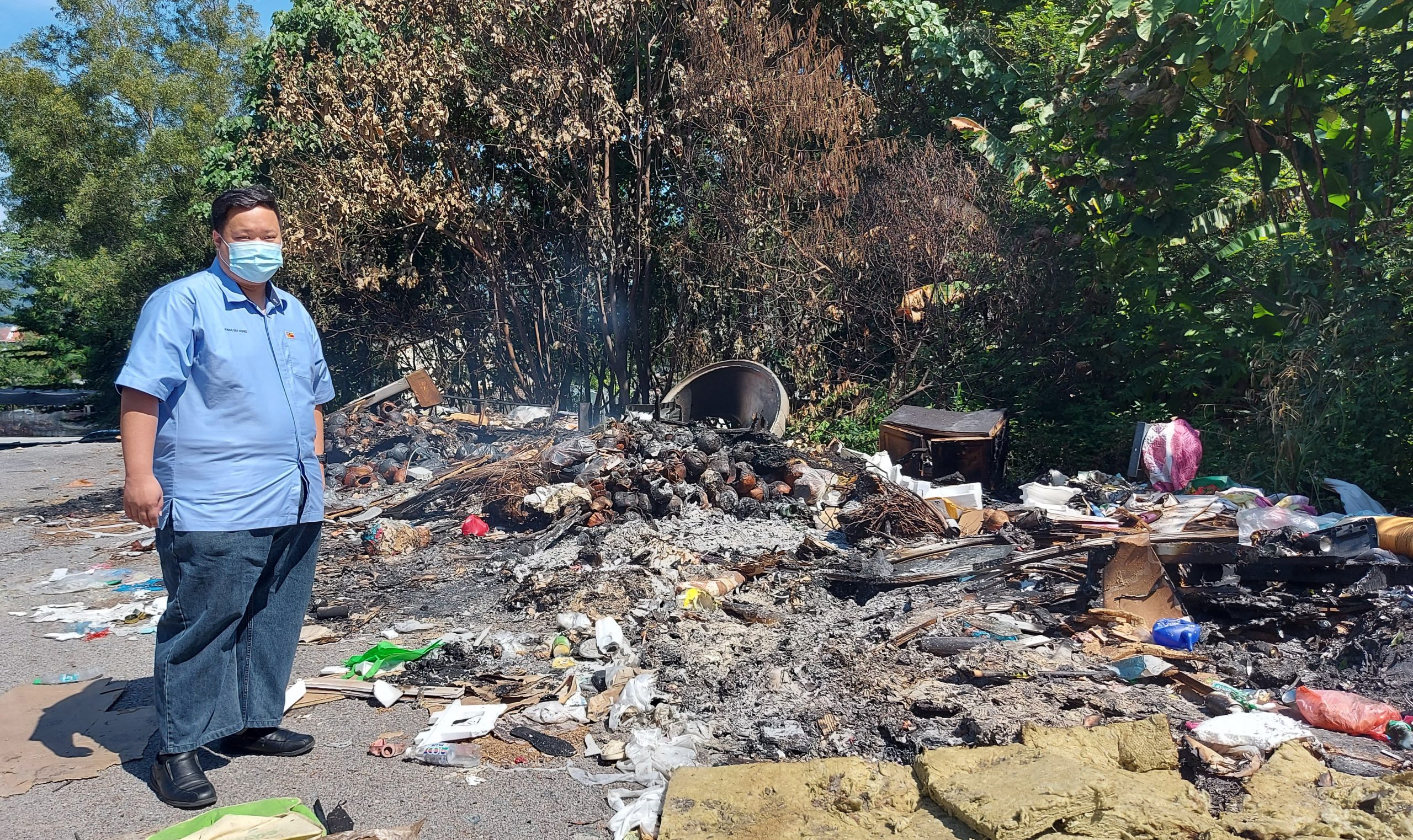 大都会/ME08头/蕉赖皇冠城第8区非法垃圾场遭人焚烧/4图