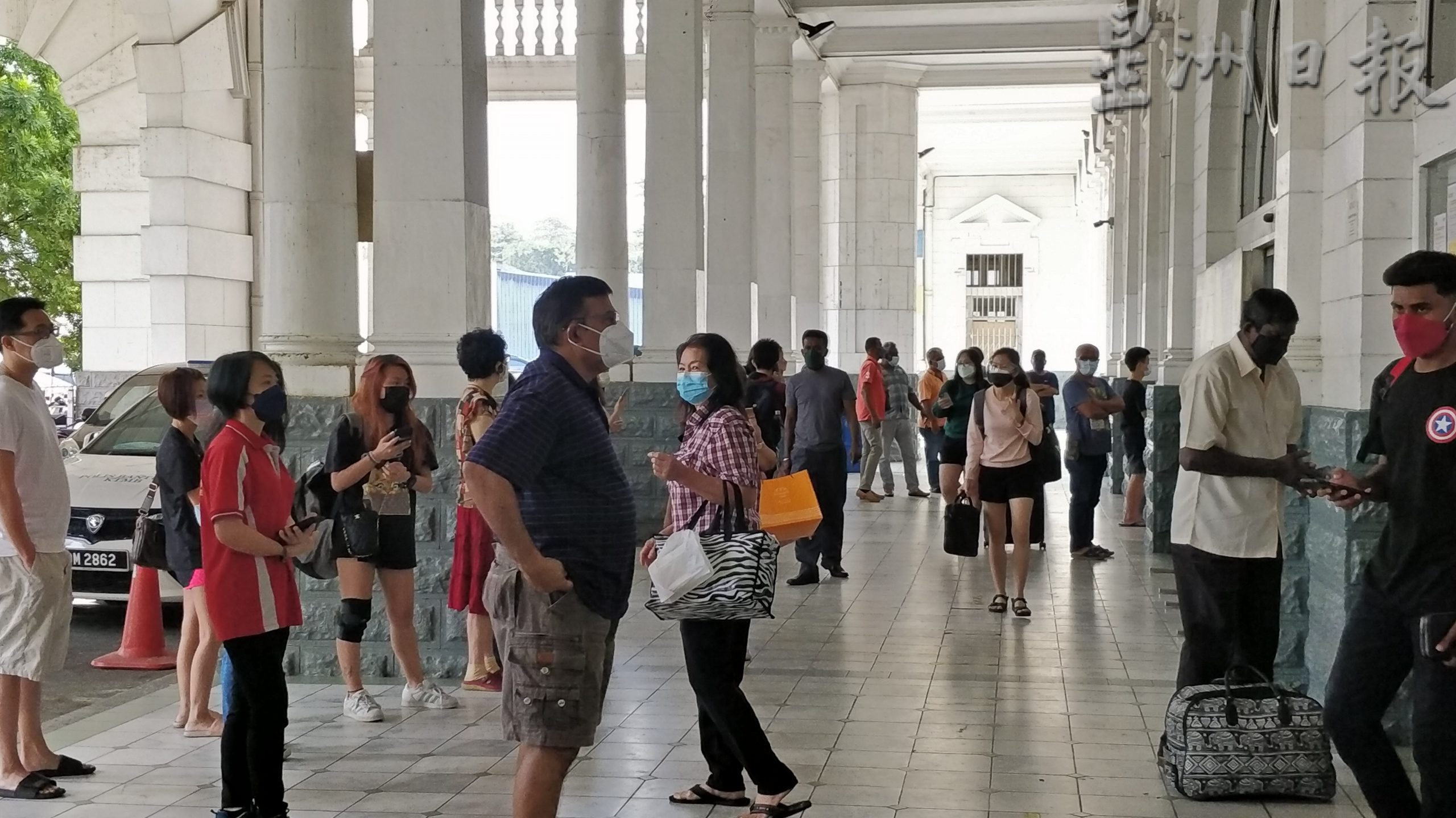 大霹雳时事焦点／机场火车站巴士站人头攒动 迎游子回乡热潮