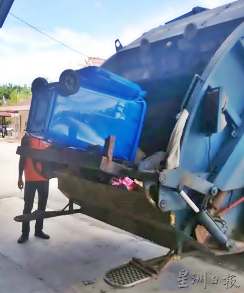 大霹雳时事焦点／虽面对商家反对 下霹店前置大垃圾桶照跑