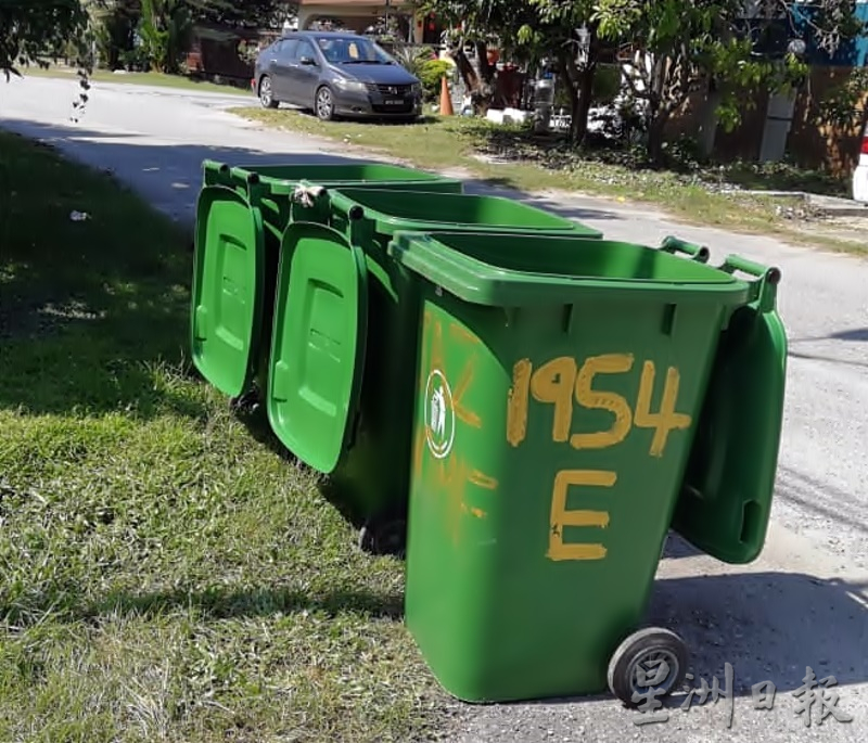 大霹雳时事焦点／虽面对商家反对 下霹店前置大垃圾桶照跑