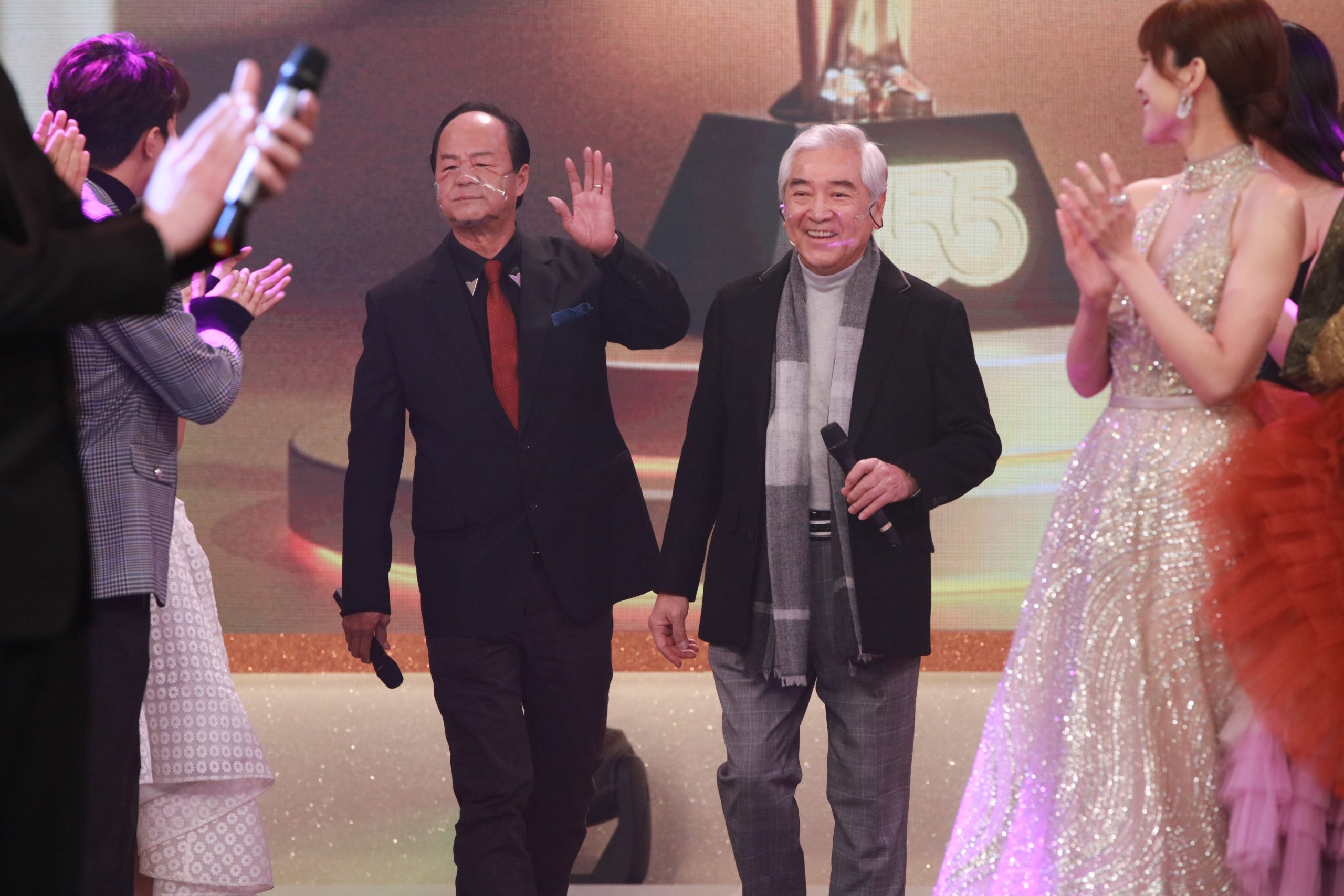 姜大衞获“万千光辉演艺大奖” 演员没有退休两个字