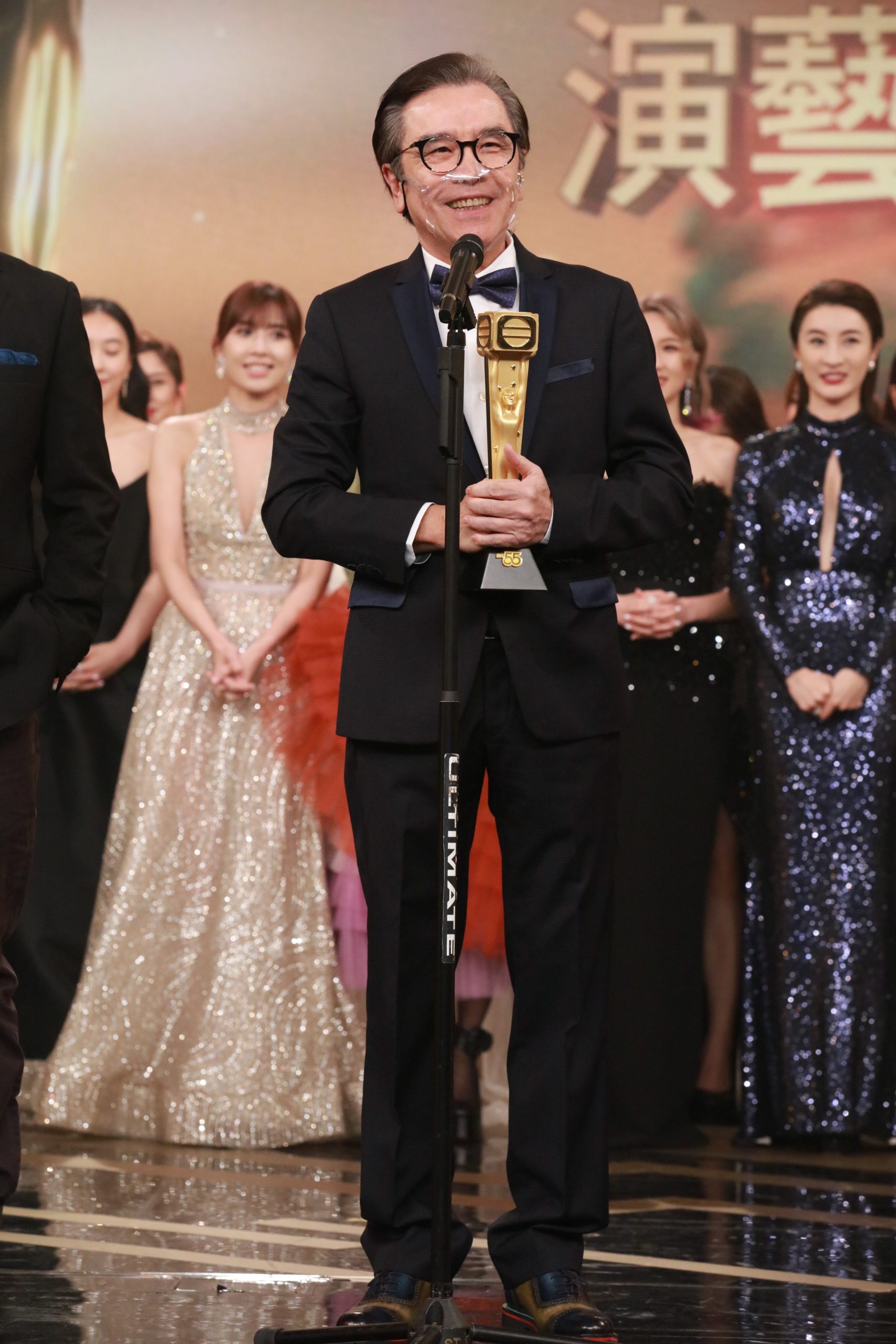 姜大衞获“万千光辉演艺大奖” 演员没有退休两个字