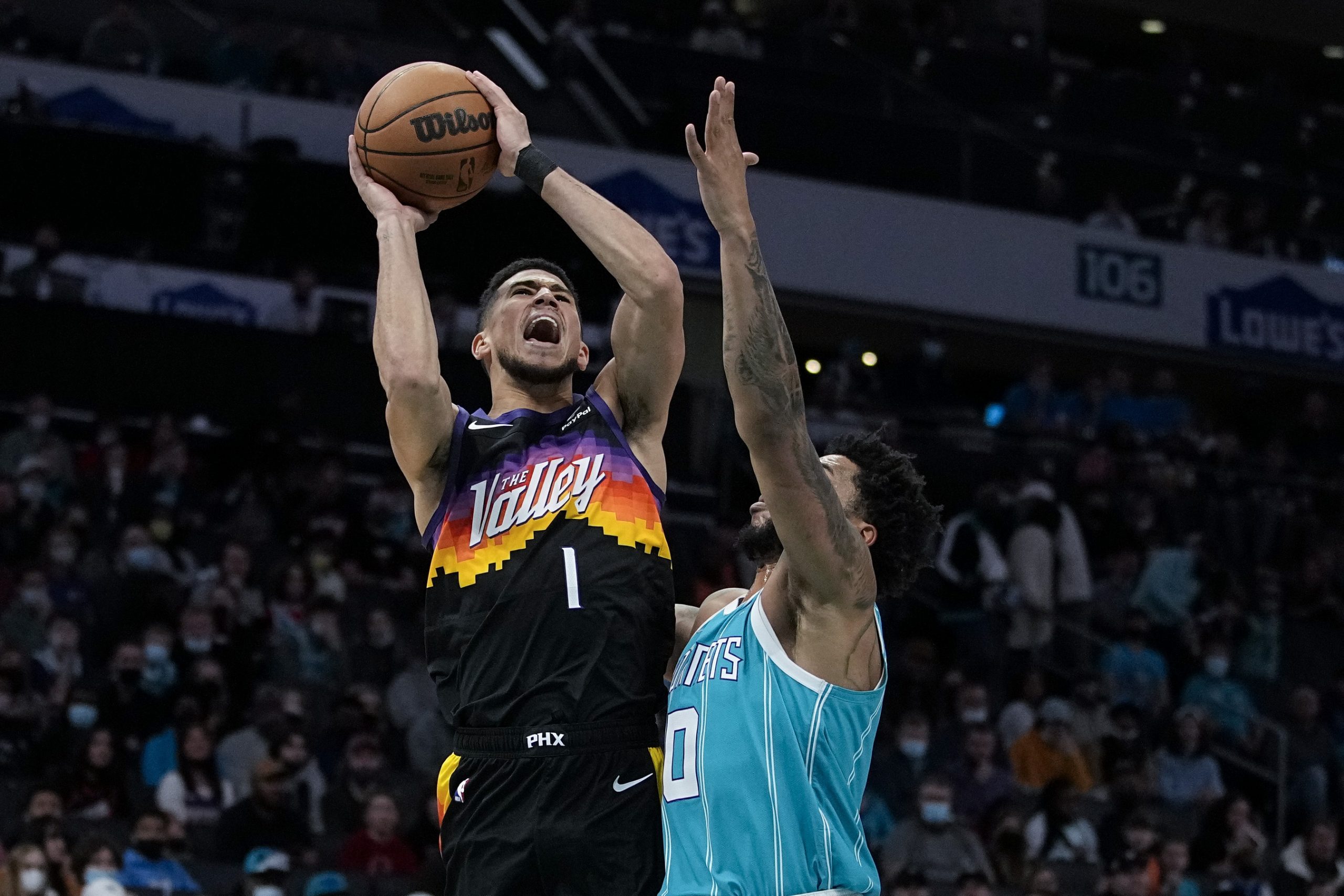 客场34分横扫黄蜂 太阳大胜开启2022征程