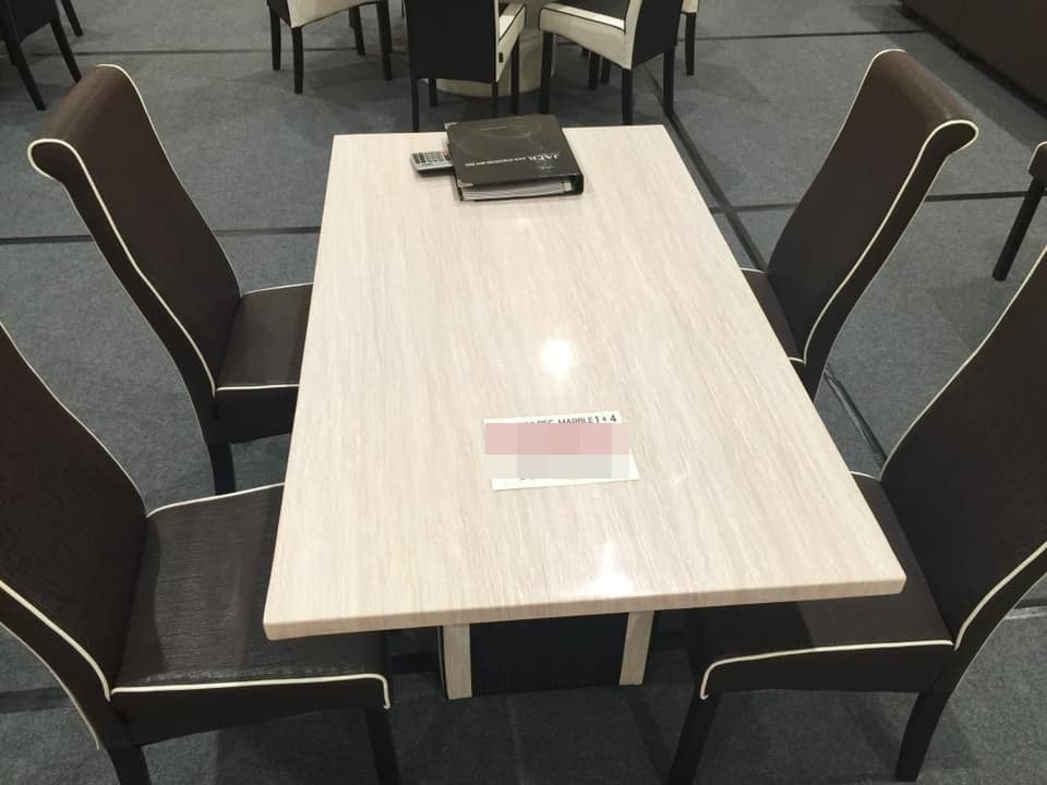 家具店新年前买气增 沙发餐桌床褥最热销