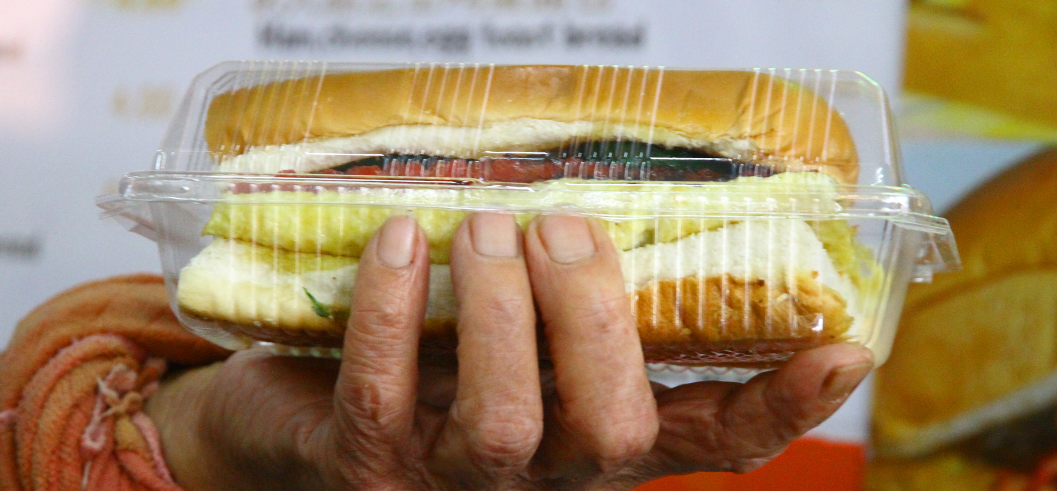 封面-大都会/跟进食物包装不能用订书针