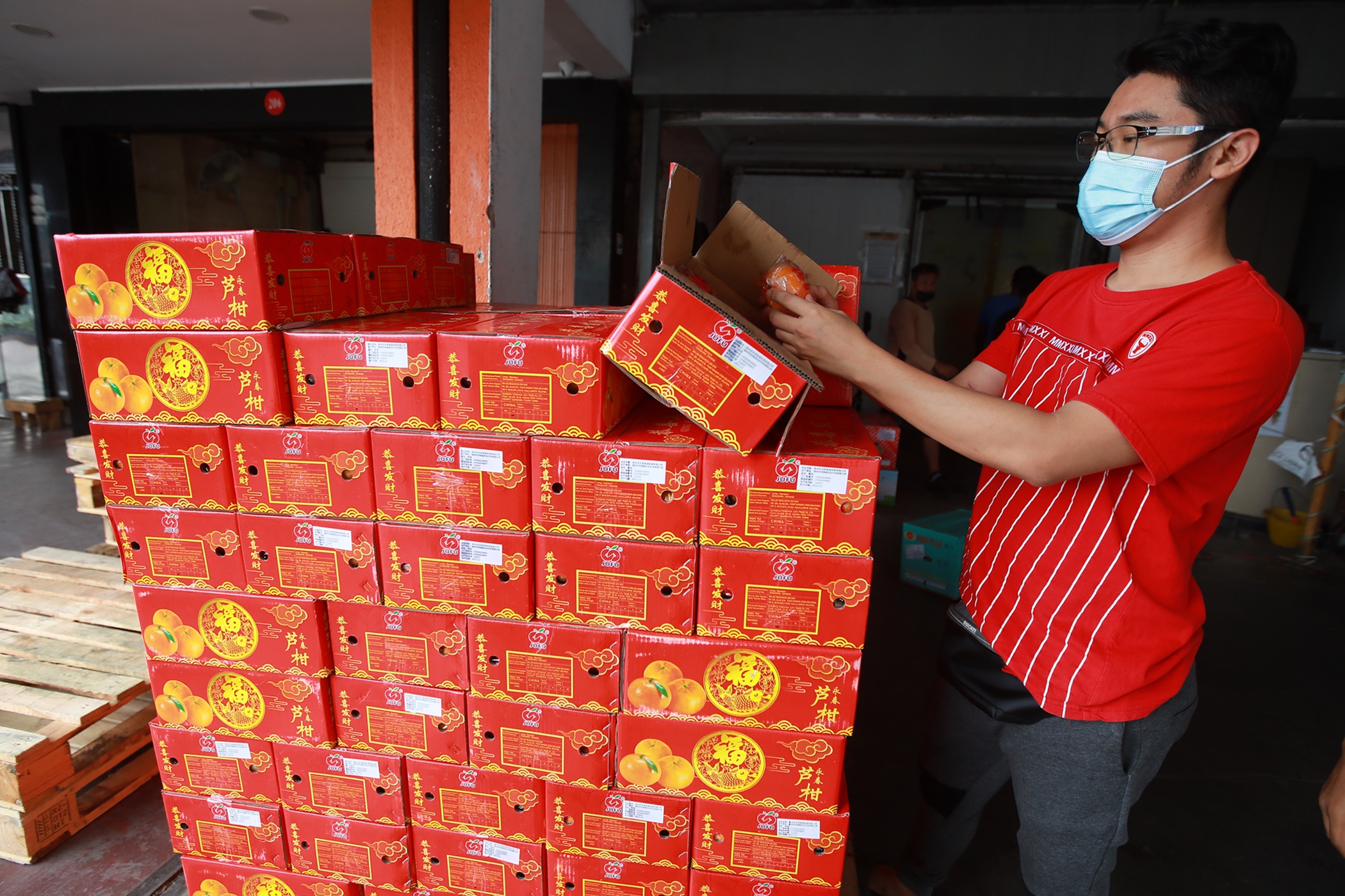 封面主文-大都会/跟进年柑市场