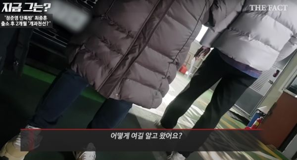 崔锺训上教会被跟拍发飙 妈护儿心切怒推记者