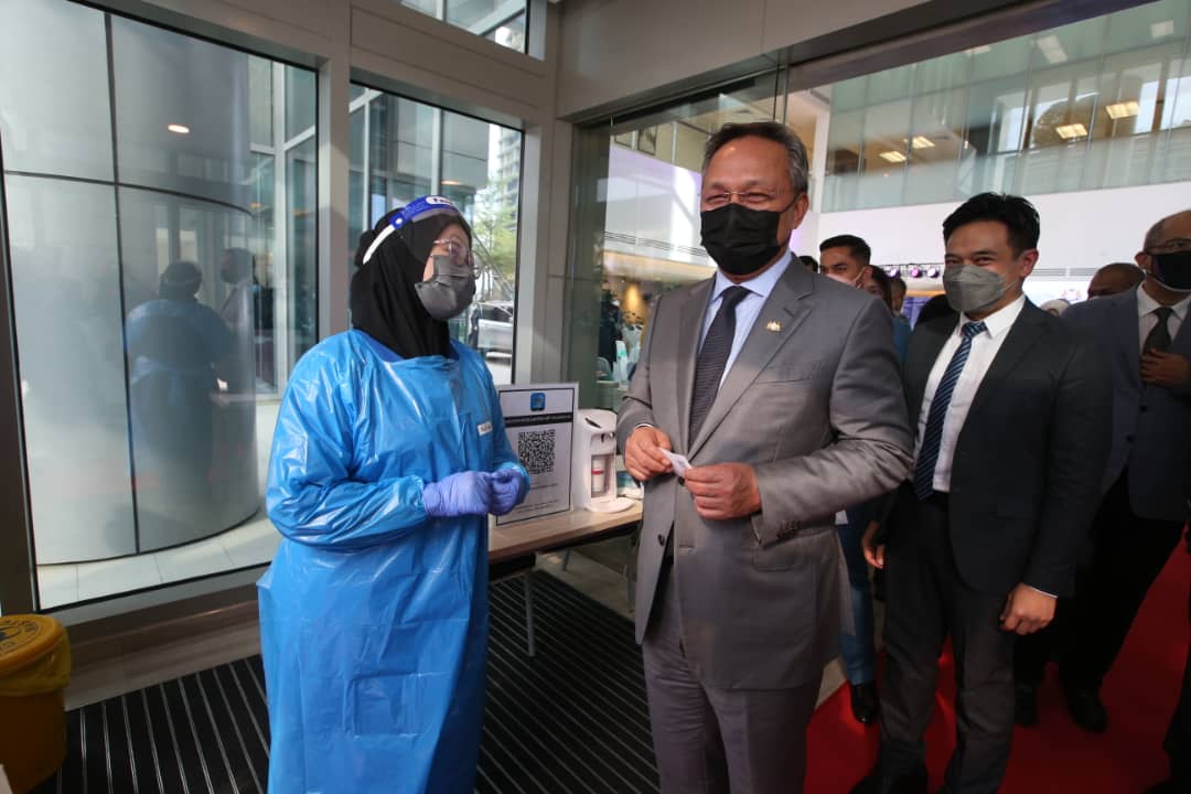 **已签发(请置头条)**柔:第三版头条:大臣:柔佛具策略性地位发展医疗保健旅游