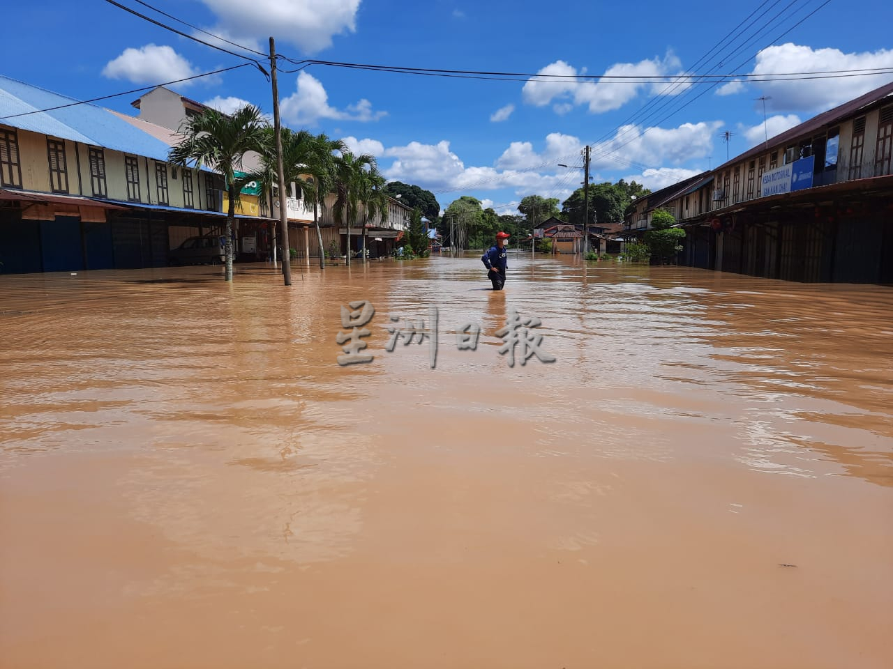 **已签发(请置头条)**柔:第二版头条:麻河中游段面对前后夹攻,4个地区发生水灾,逾200户受影响