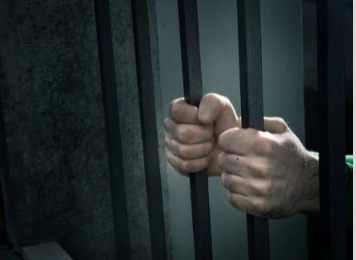 广西男子点火致政府、医院及附近居民通讯中断50小时判监7年!