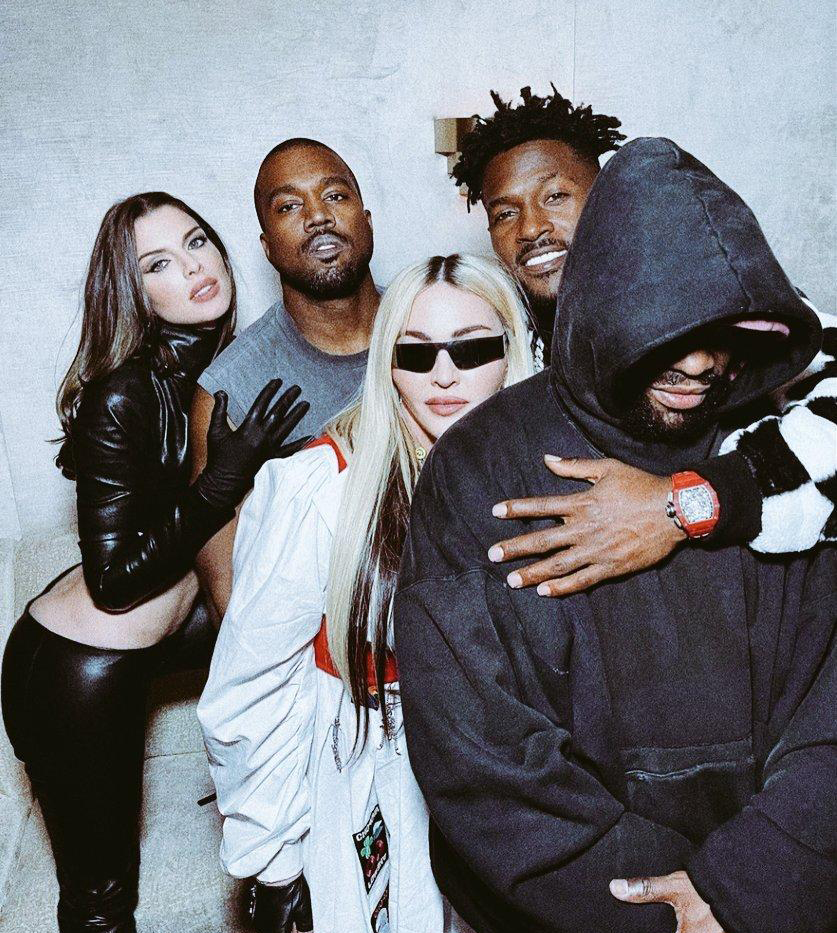 康耶维斯勾新欢跑趴失控  暴打索签名粉丝警介入调查