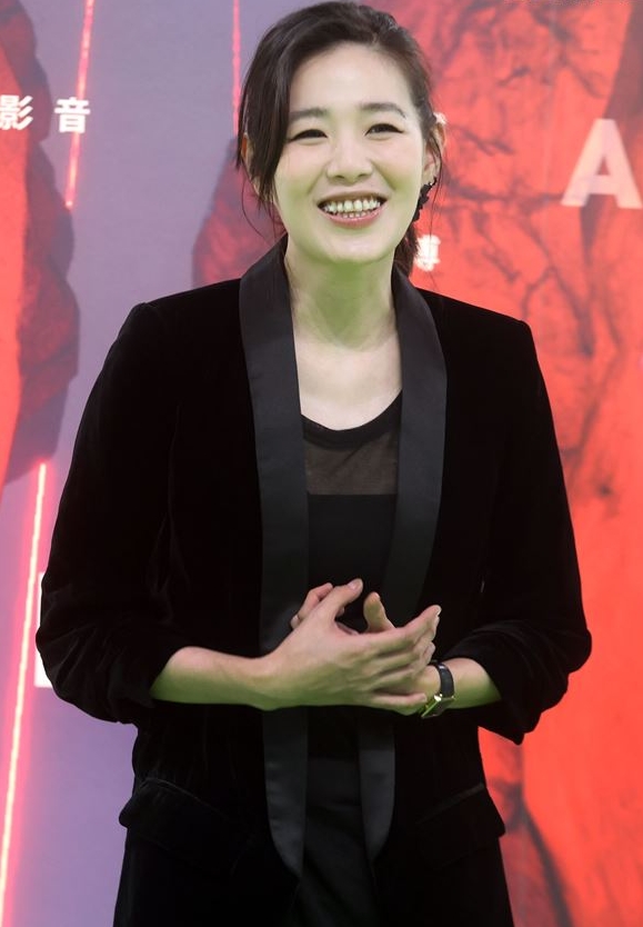 张悬无预警宣布离婚！结束短命2年半婚