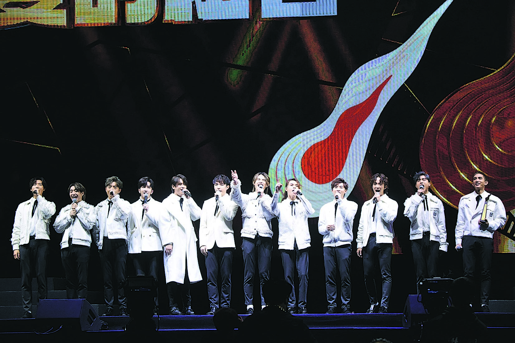 张敬轩追平张学友完成叱咤金满贯　郑欣宜封双料歌后爆哭