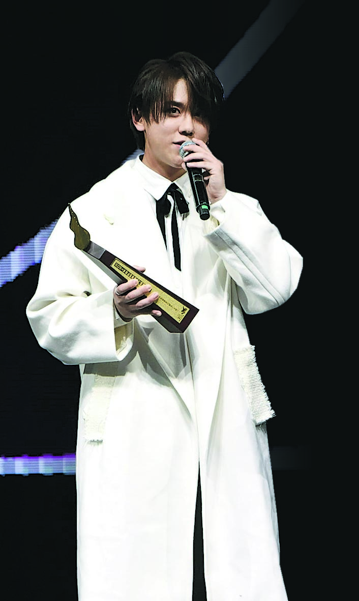 张敬轩追平张学友完成叱咤金满贯　郑欣宜封双料歌后爆哭