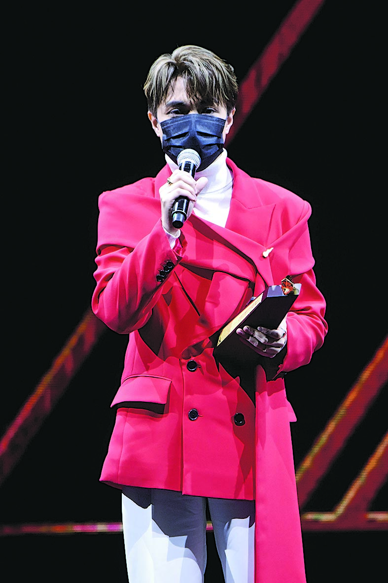 张敬轩追平张学友完成叱咤金满贯　郑欣宜封双料歌后爆哭