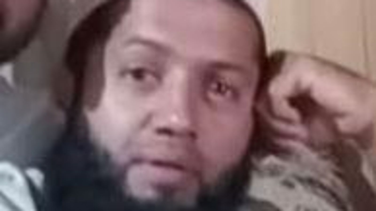 得州挟持事件嫌疑人为英国公民 英警拘捕2青少年