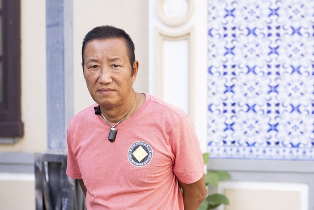 御用强奸犯原来是住家好男人 黄炜溏为妻儿当“煮饭公 ”