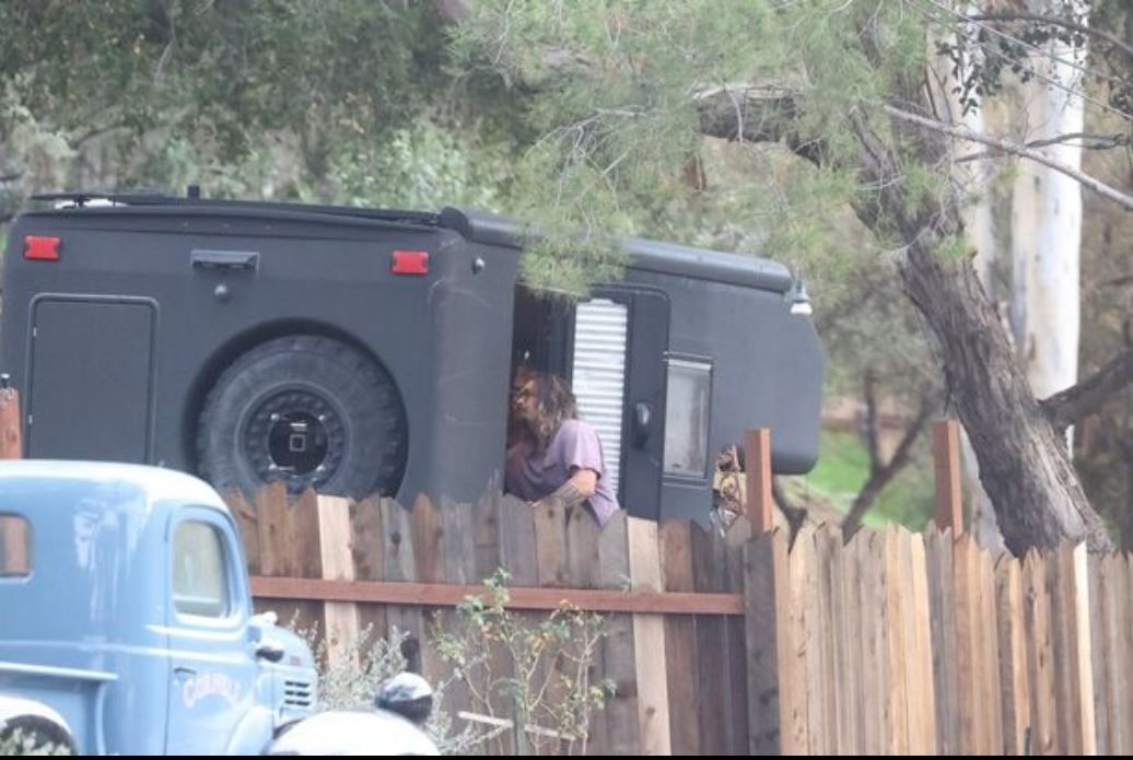 恢单后后住露营车 水行侠身形走样变臃肿