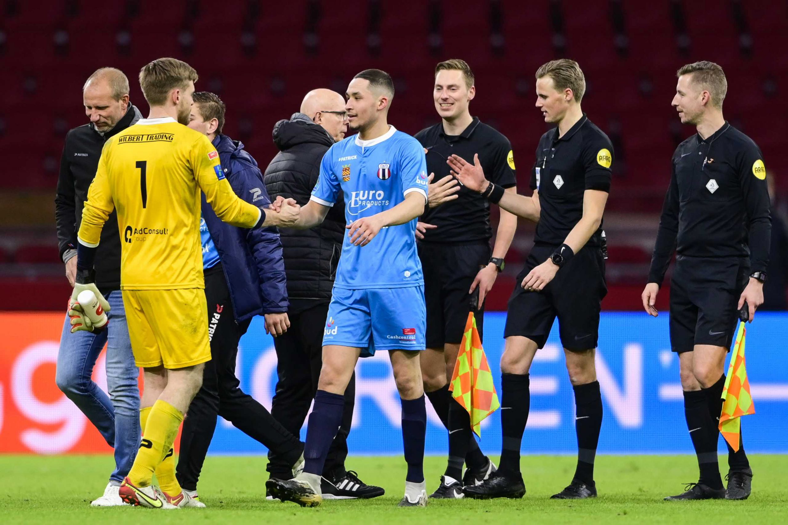 战胜恶性癌肿重返球场 无名小卒上场1分钟赢致敬