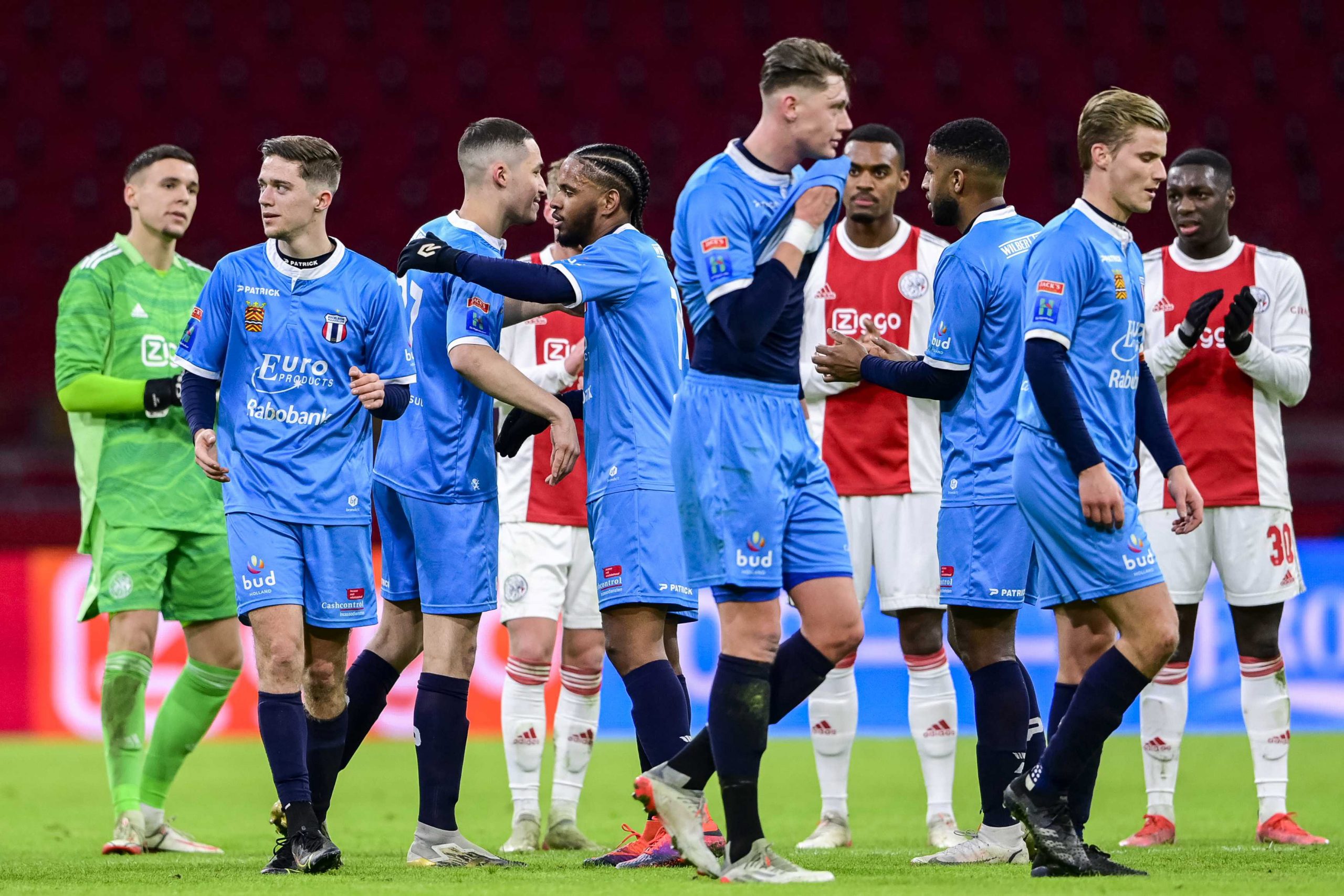 战胜恶性癌肿重返球场 无名小卒上场1分钟赢致敬