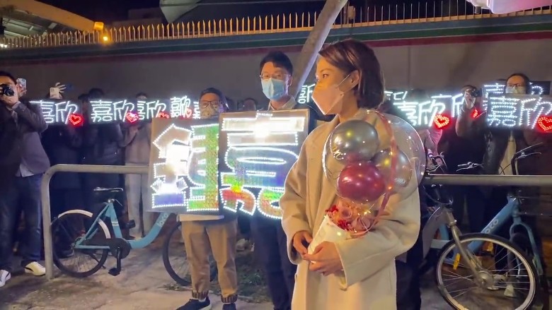 拍片曝早有准备视后感言 锺嘉欣赞老公是万中无一