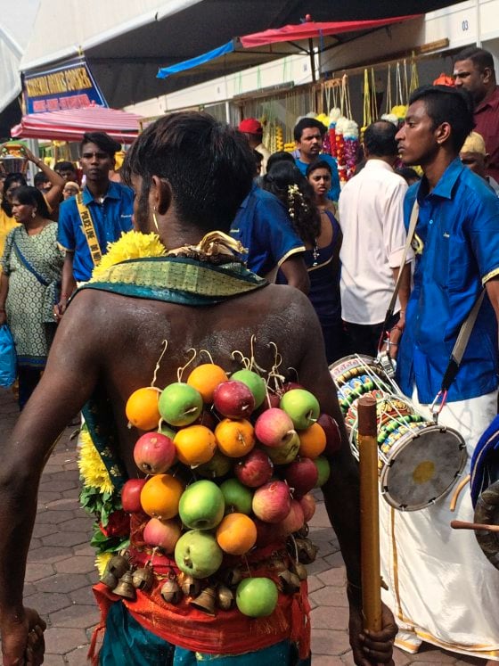 拓宽文化视野/鼓乐喧天,信徒激情的大宝森节