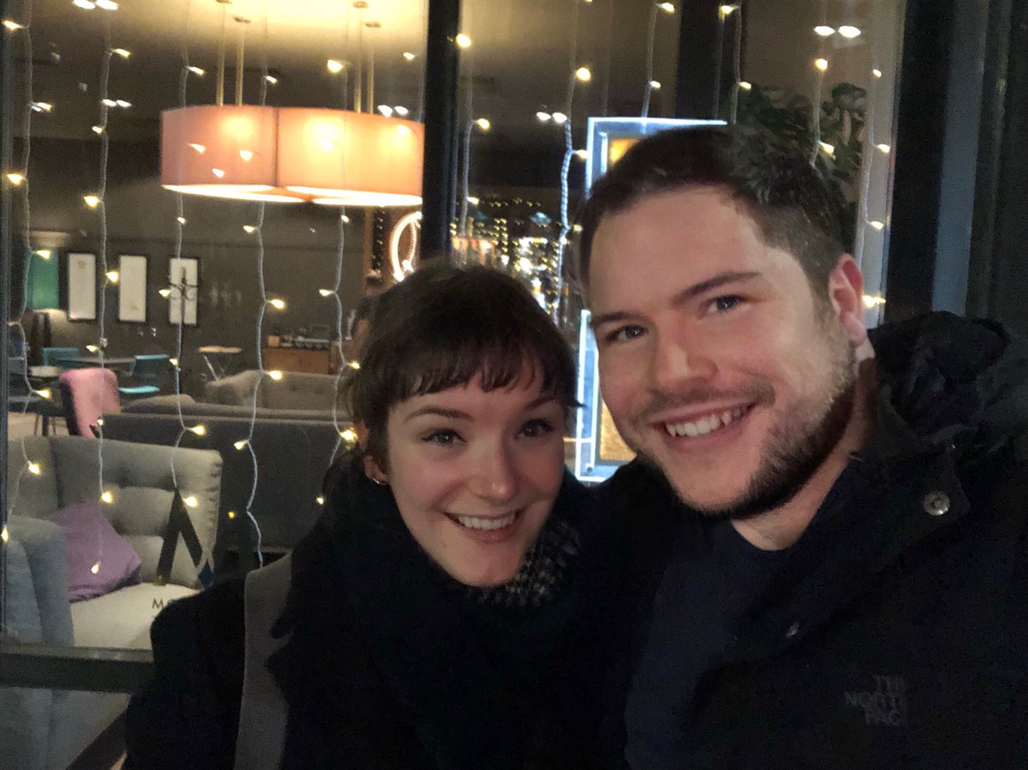 拚图）男子网购遭卖家退款 与失散亲人重聚