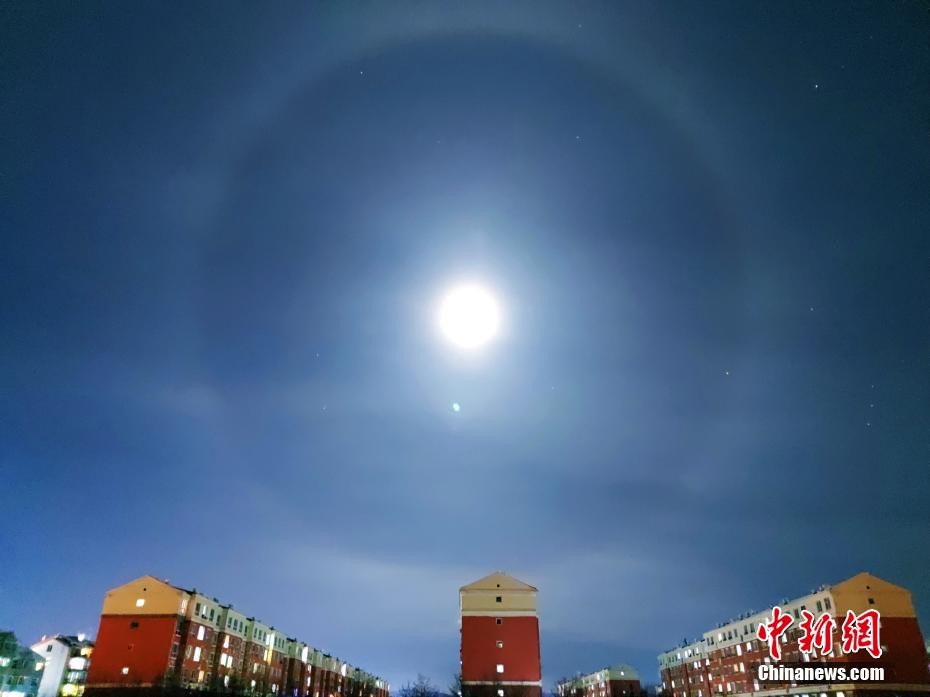 拼盘? “中国冷极”夜空现罕见“月晕”奇观