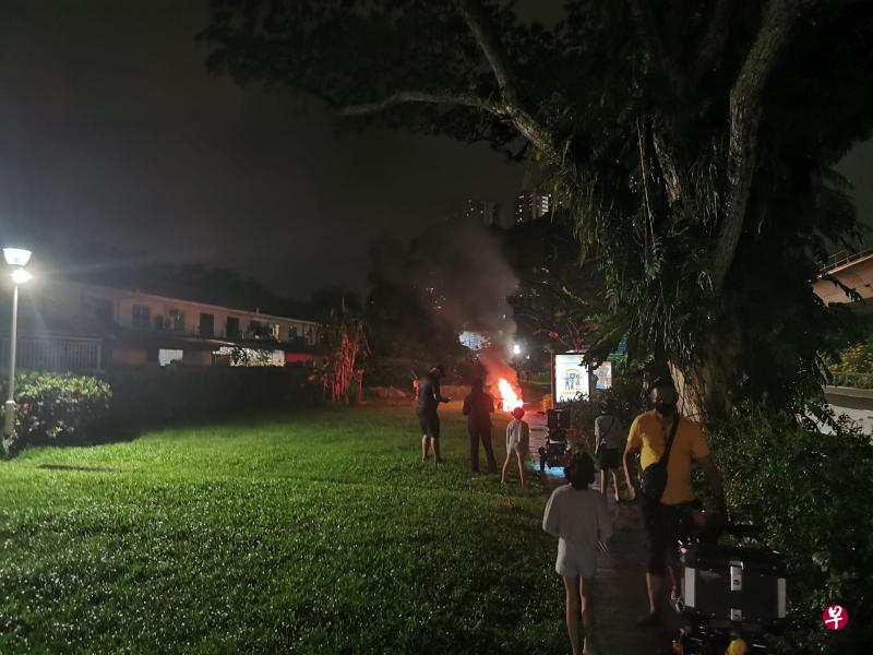 新加坡|跨年夜骑着兜风 个人代步工具突失火